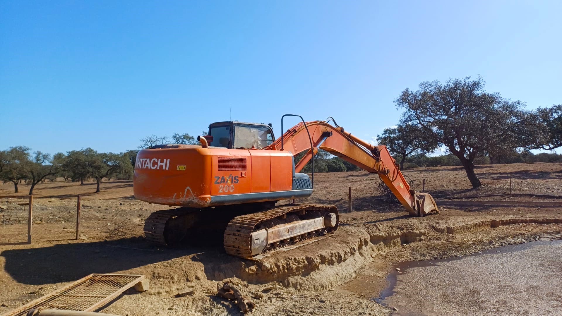 Escavadora Hitachi Zaxis ZX 200 — imagem 3