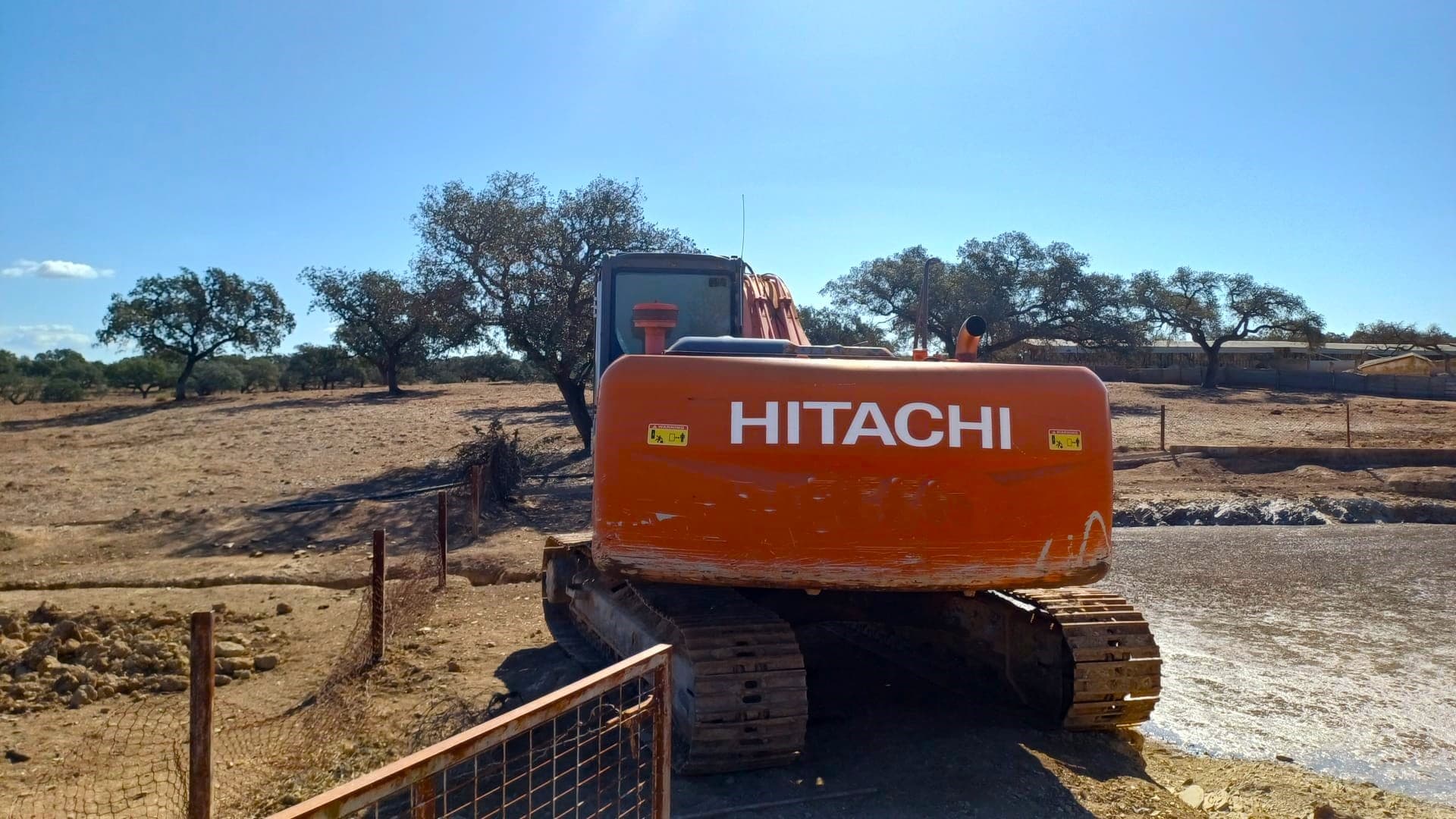 Escavadora Hitachi Zaxis ZX 200 — imagem 4