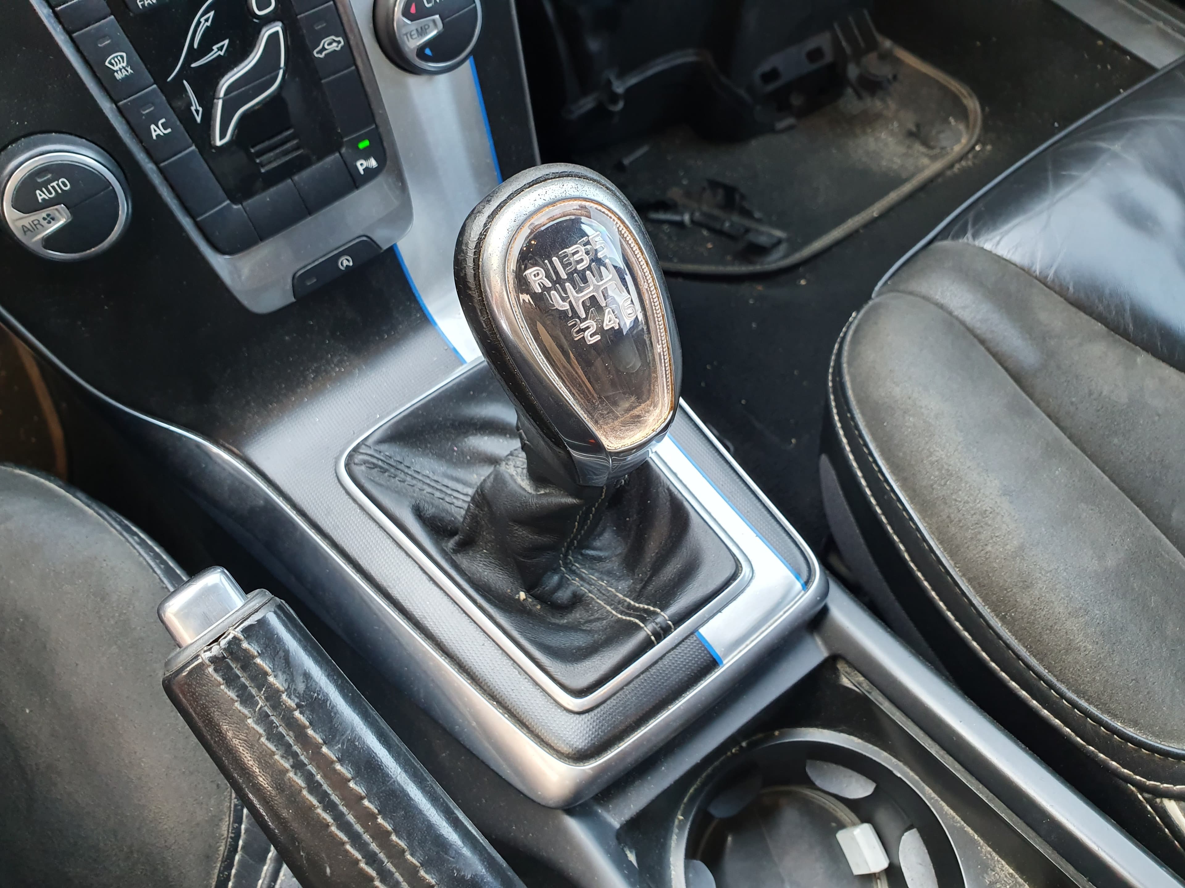 Volvo V40 · Ano 2013 — image 36