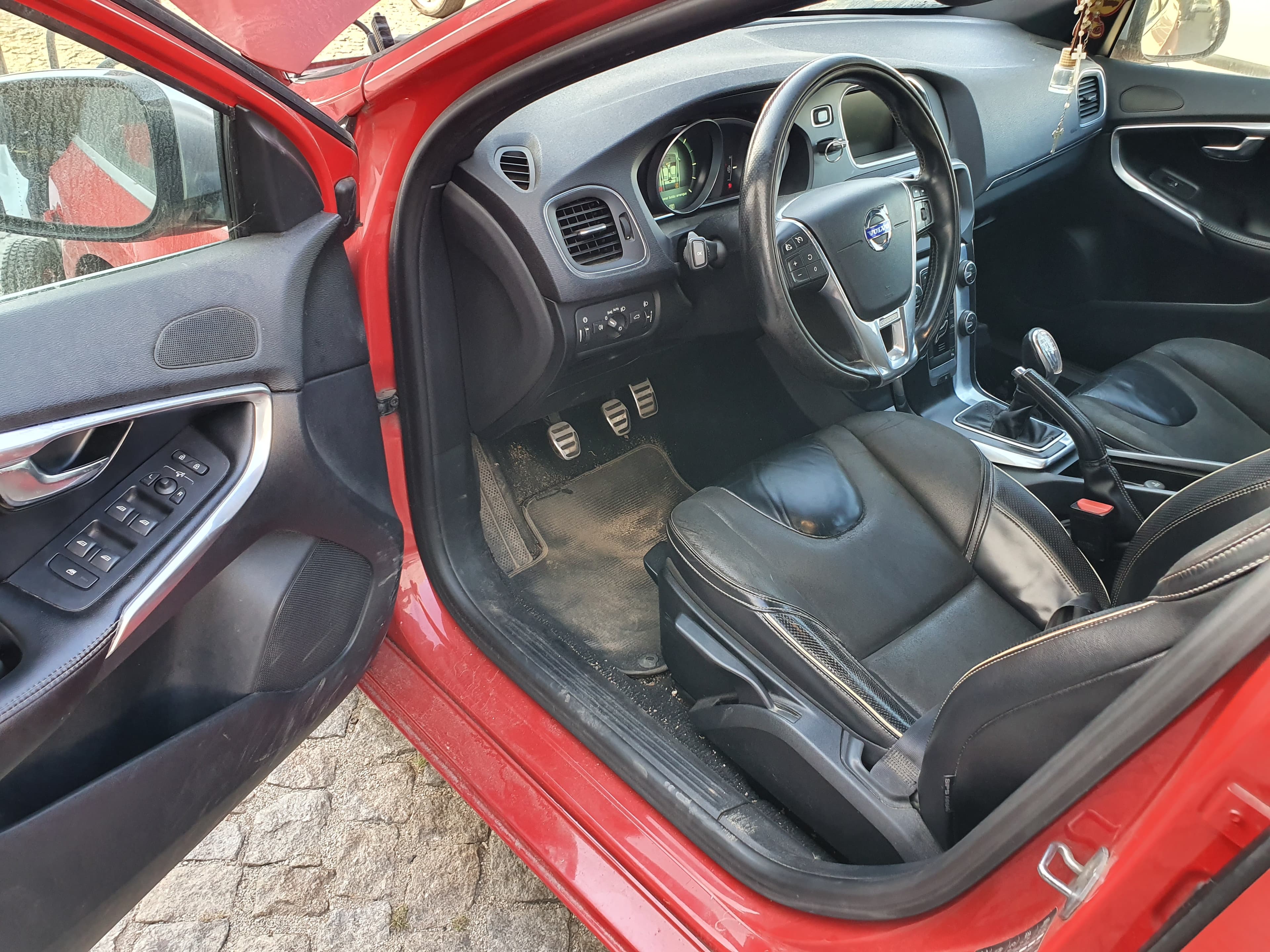Volvo V40 · Ano 2013 — image 20