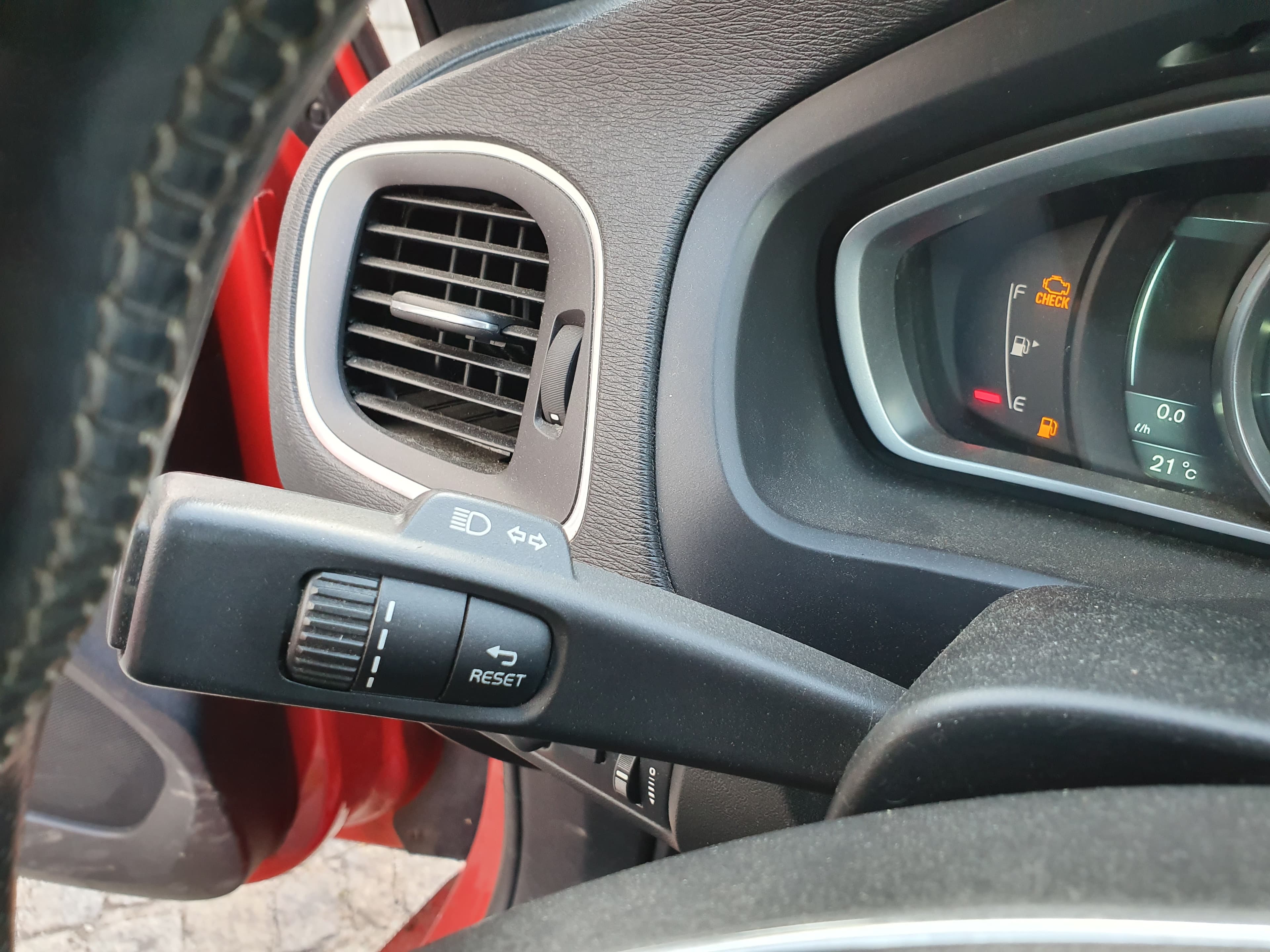 Volvo V40 · Ano 2013 — image 40