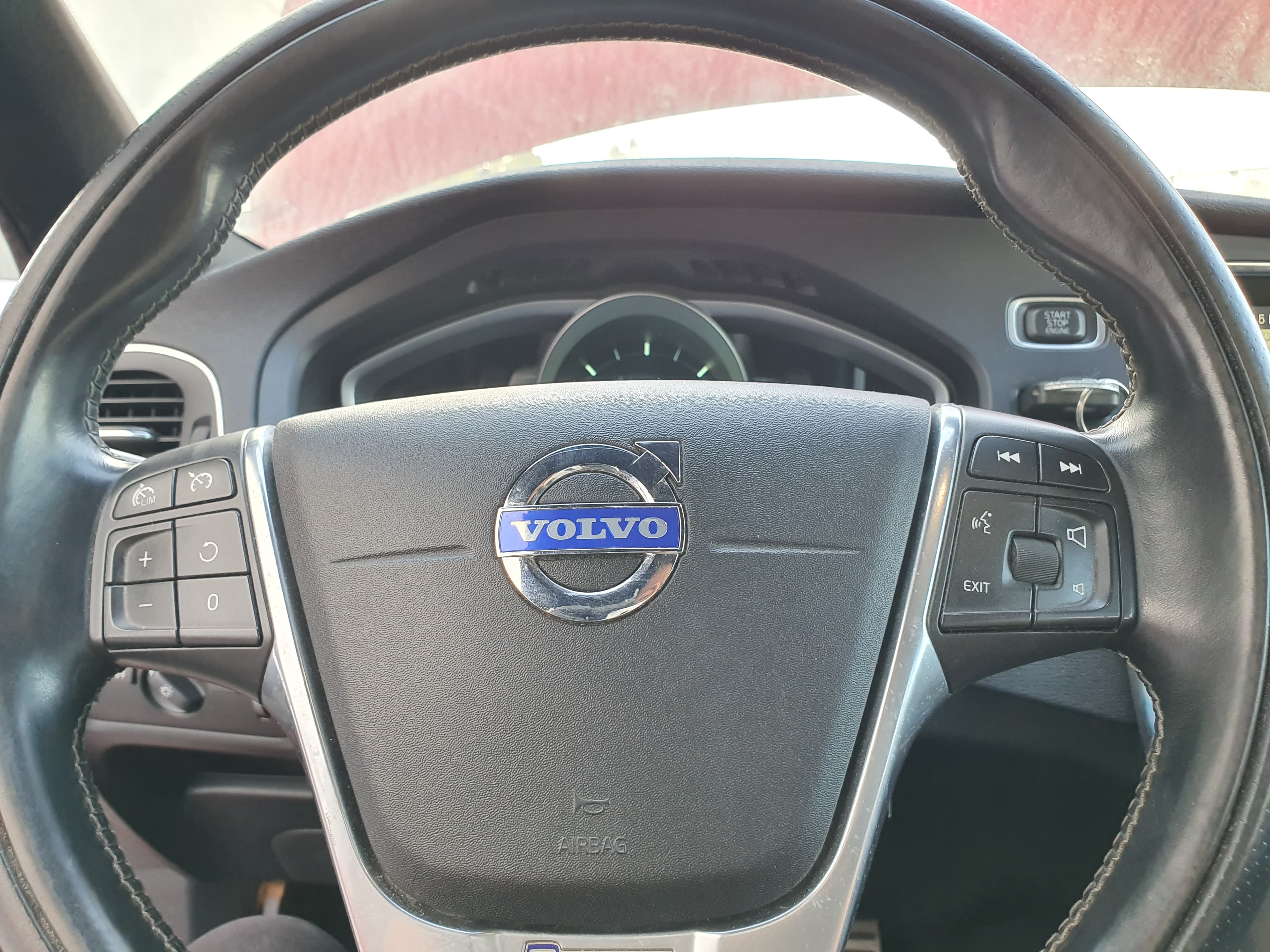 Volvo V40 · Ano 2013 — image 37