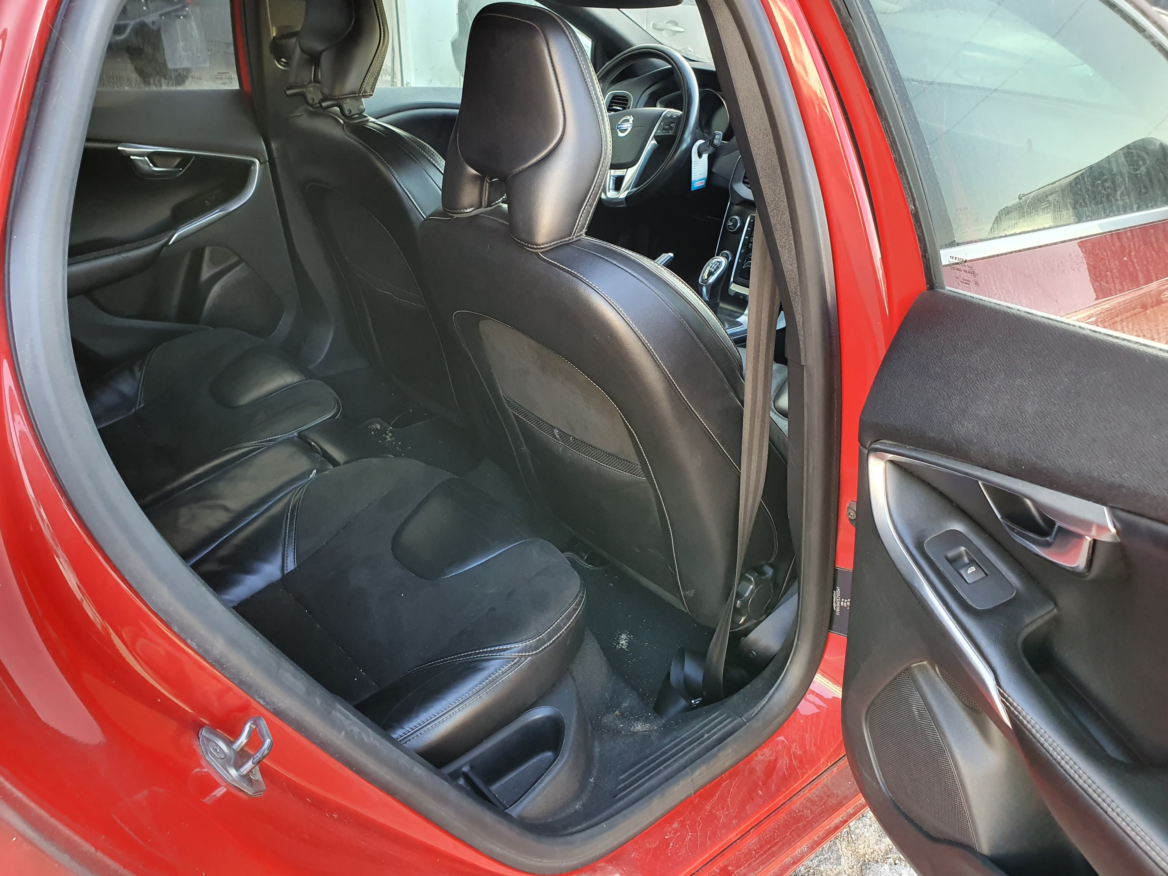 Volvo V40 · Ano 2013 — image 25