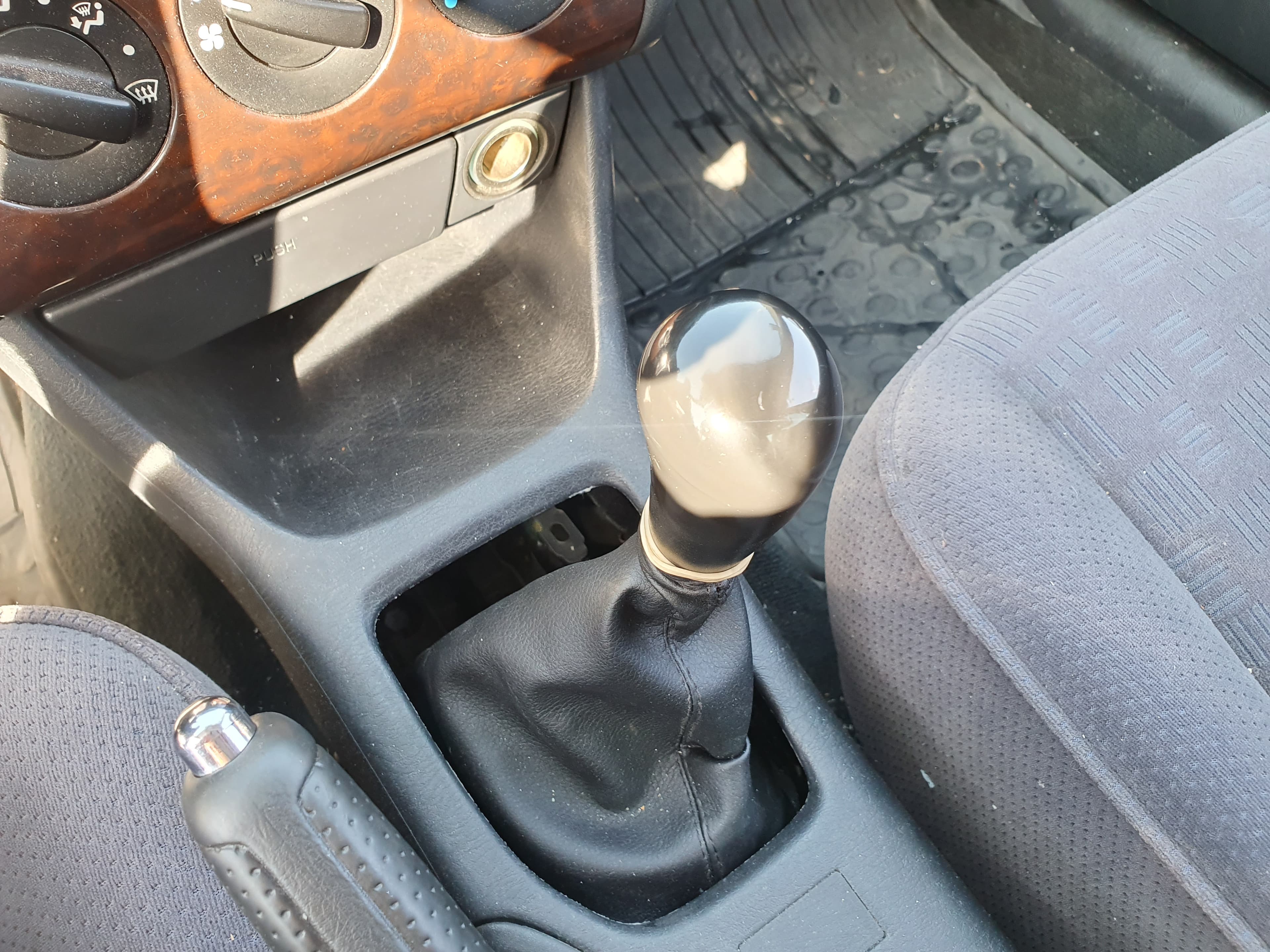 Toyota Avensis · Ano 2001 — imagem 34