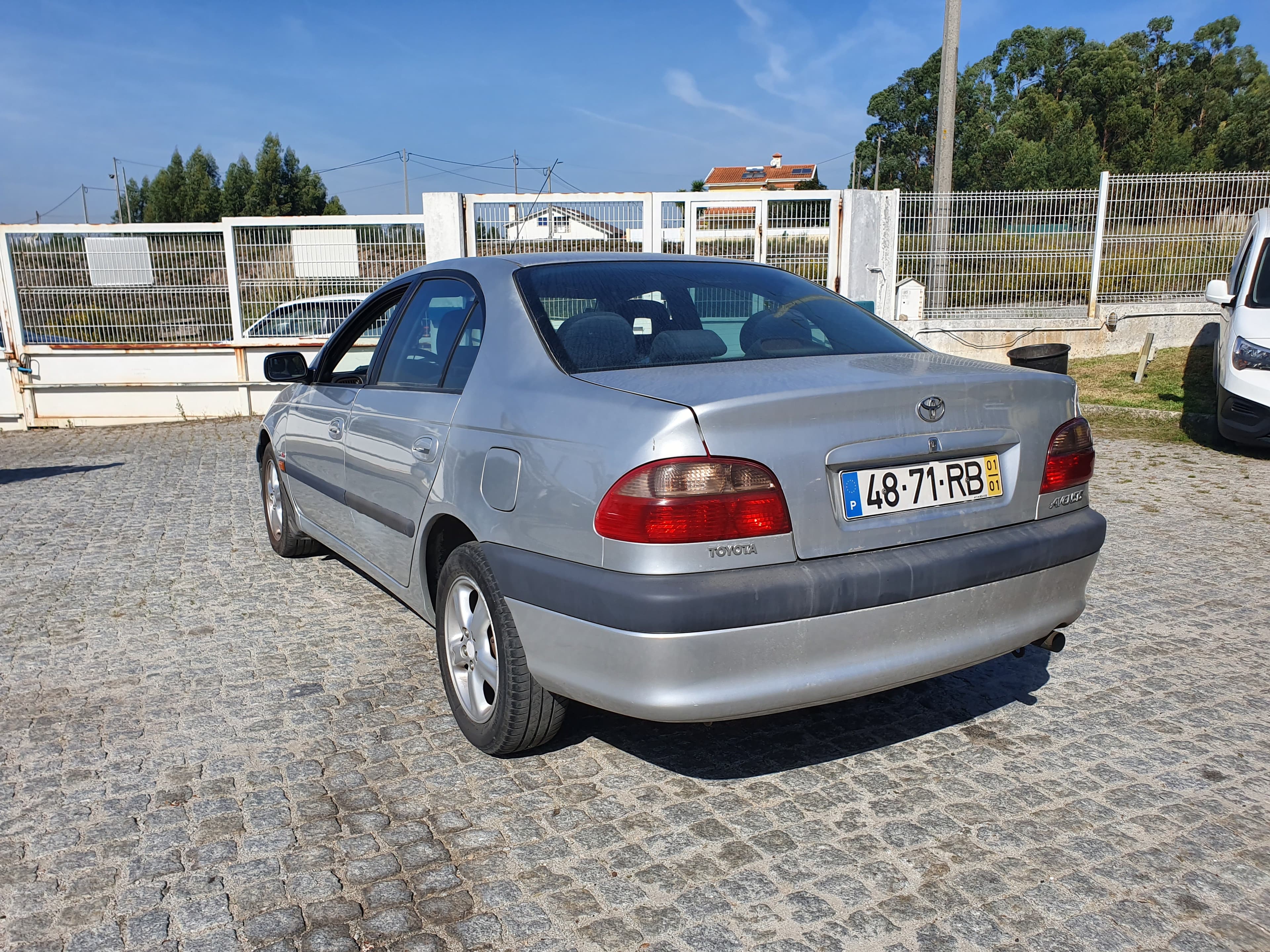 Toyota Avensis · Ano 2001 — imagem 5