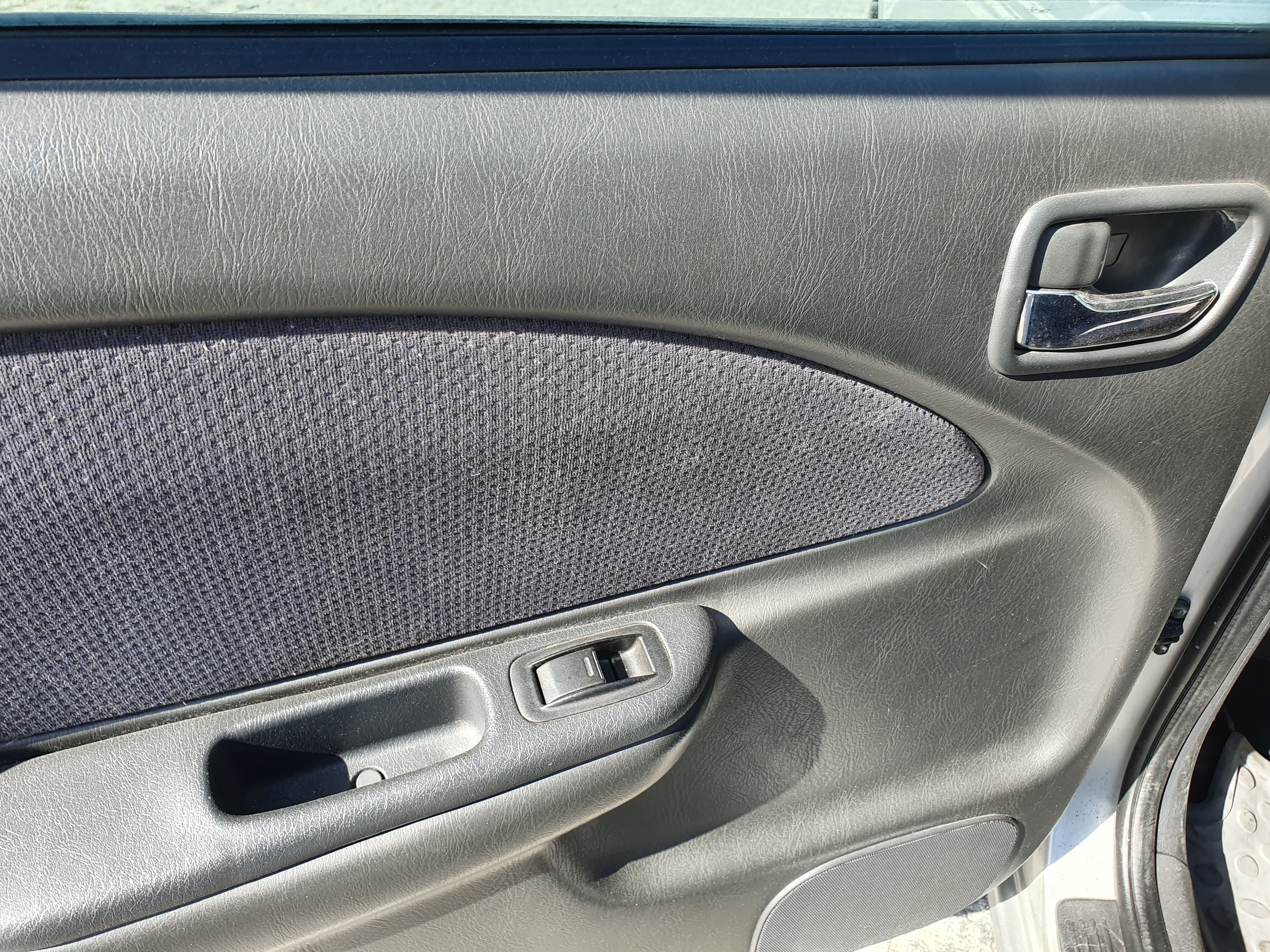 Toyota Avensis · Ano 2001 — imagem 27