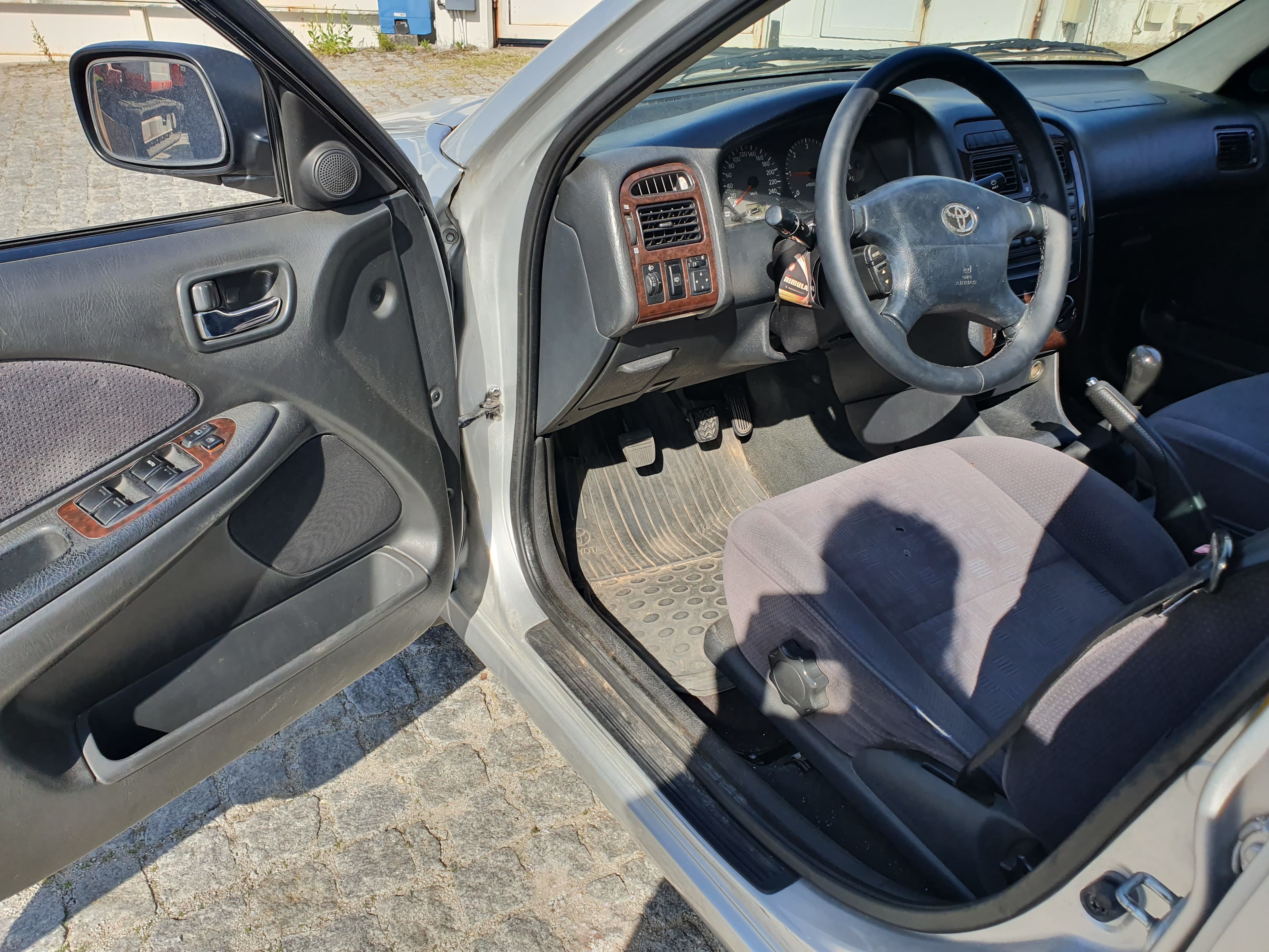 Toyota Avensis · Ano 2001 — imagem 18