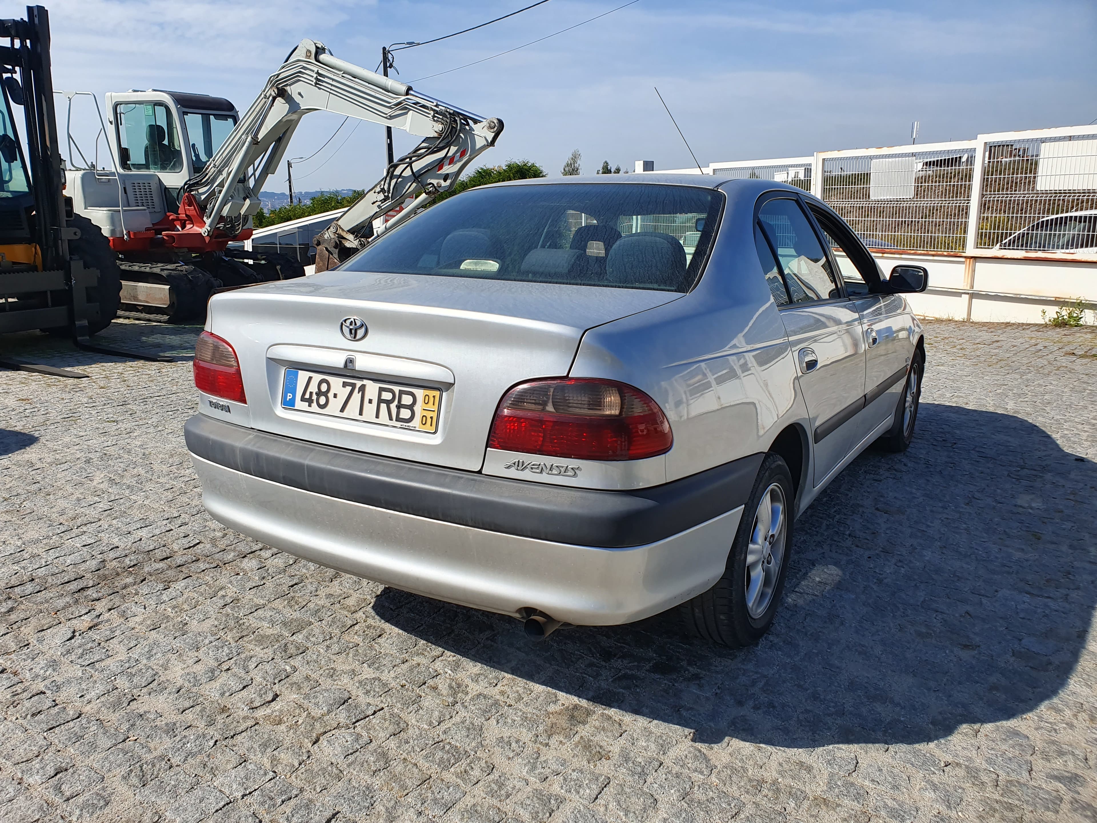 Toyota Avensis · Ano 2001 — imagem 4