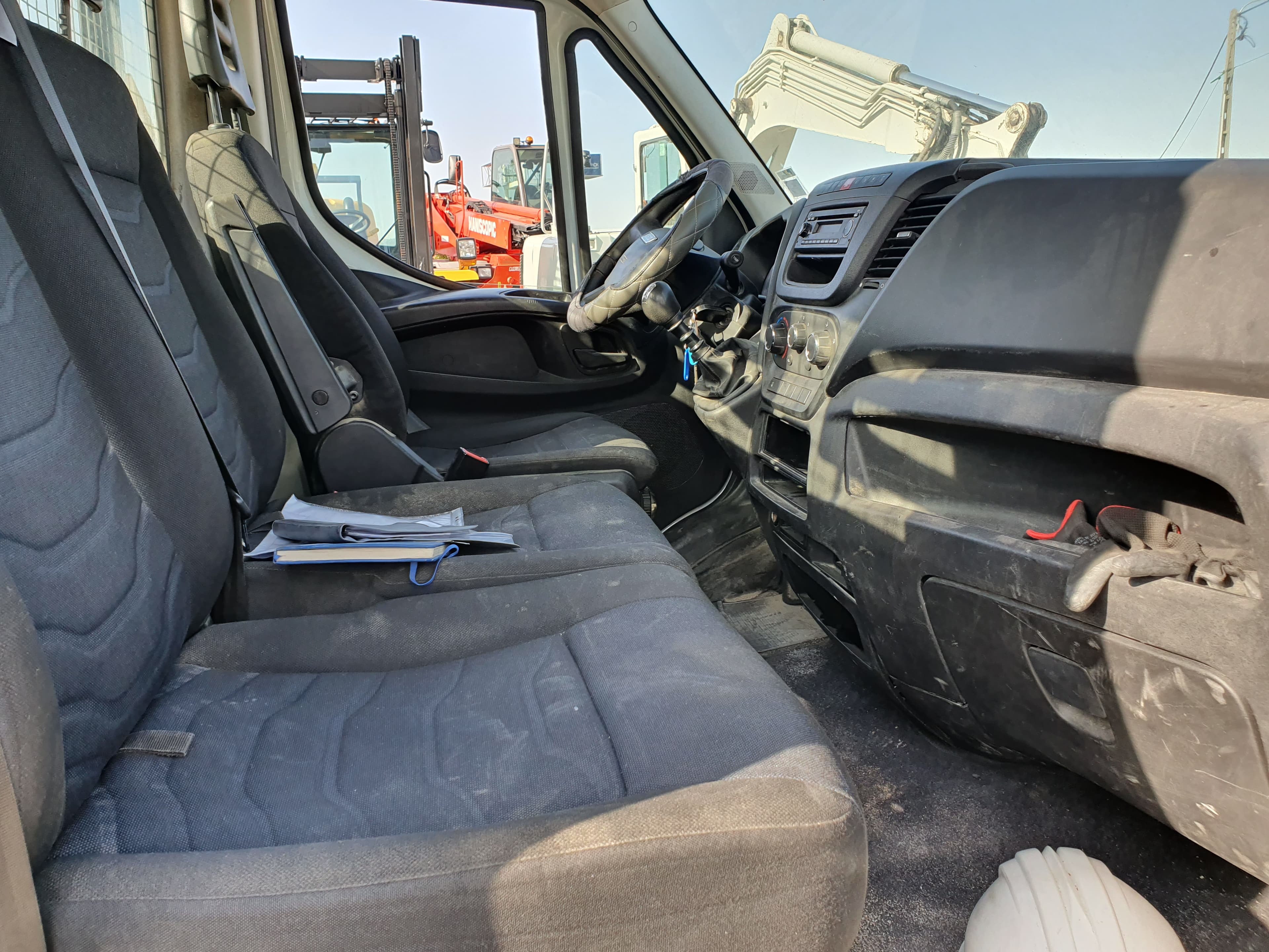 Iveco Daily 35C15 · Basculante · Ano 2017 — image 26