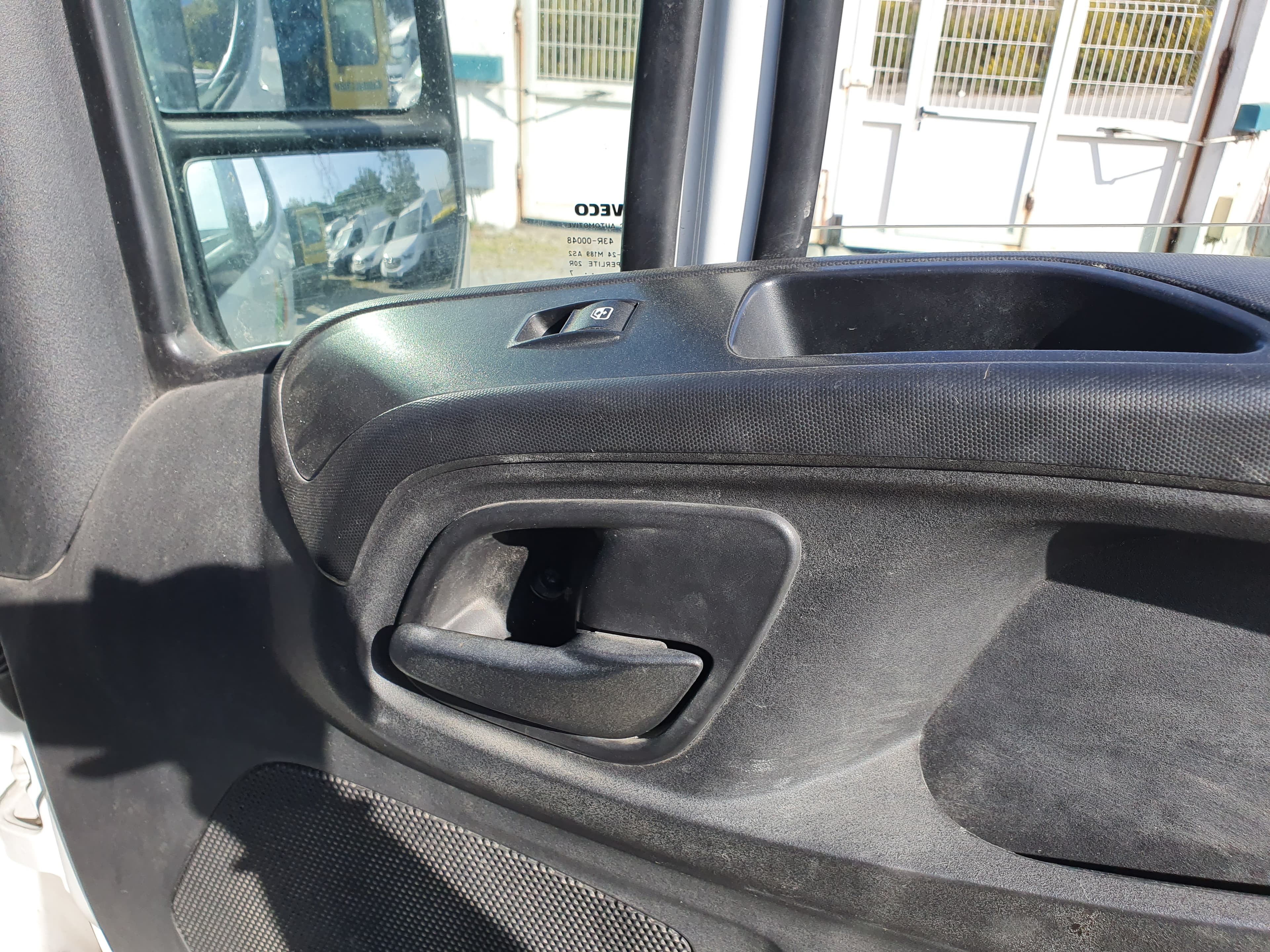 Iveco Daily 35C15 · Basculante · Ano 2017 — image 25