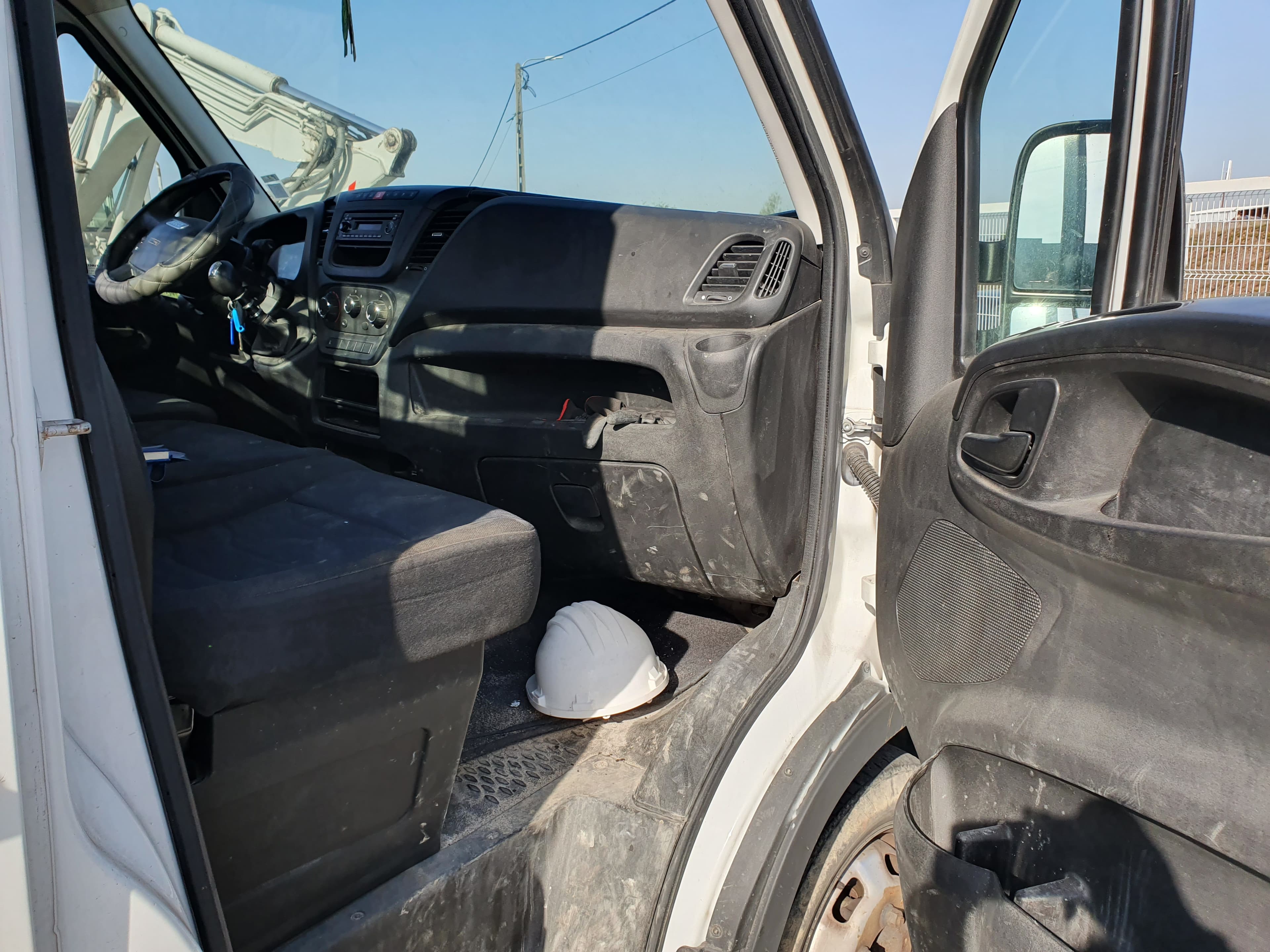 Iveco Daily 35C15 · Basculante · Ano 2017 — image 24