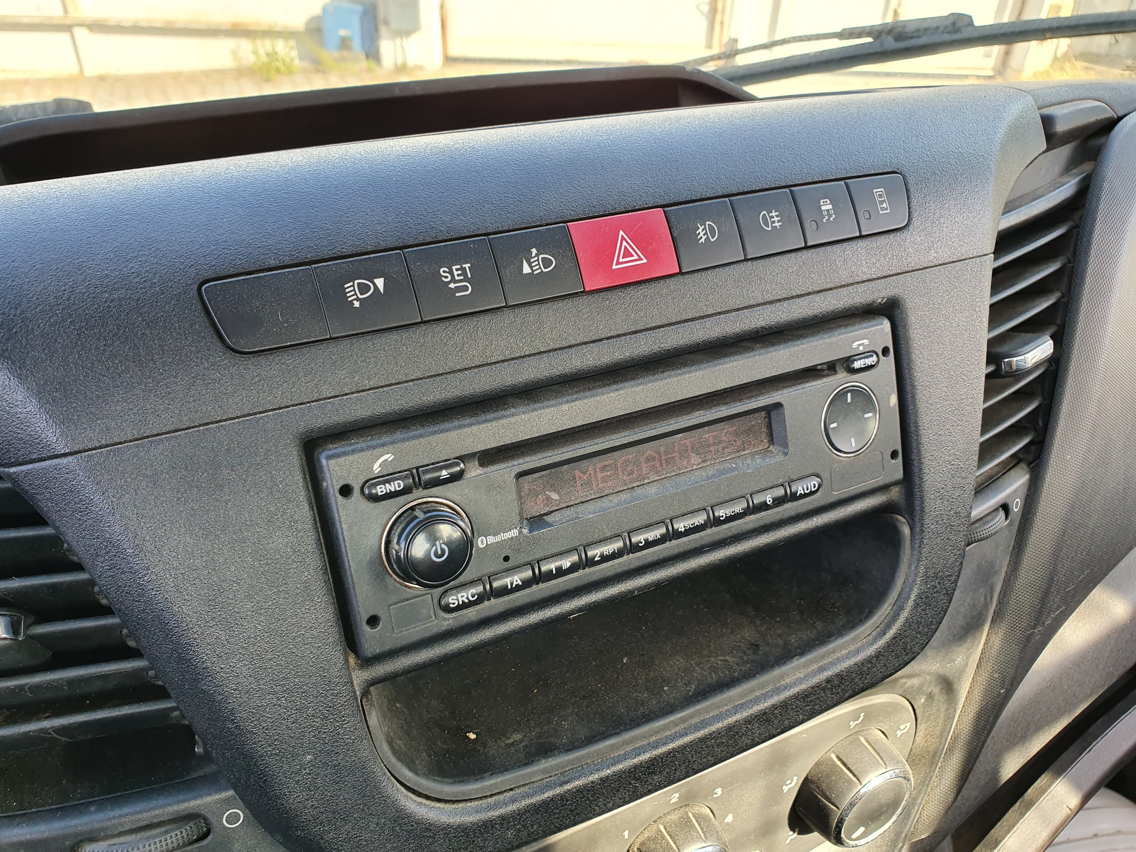 Iveco Daily 35C15 · Basculante · Ano 2017 — image 38