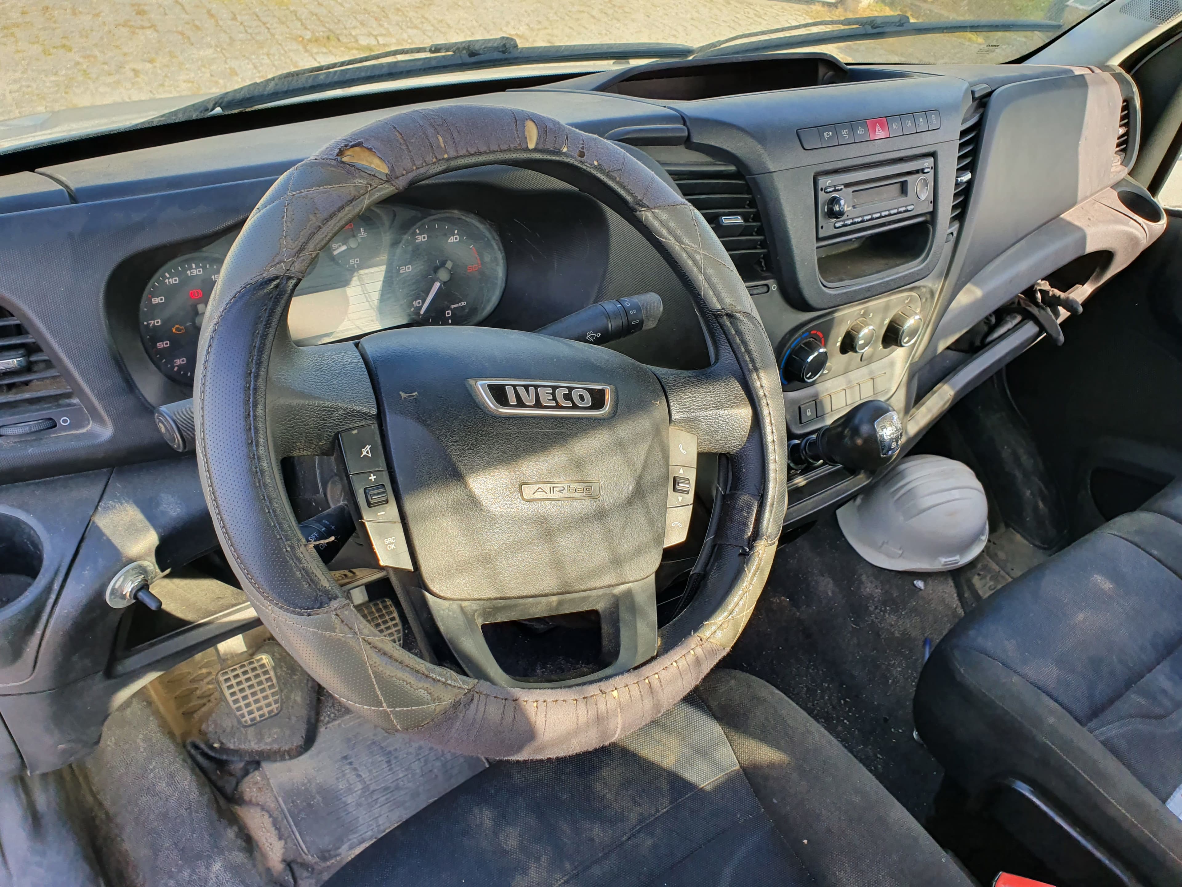 Iveco Daily 35C15 · Basculante · Ano 2017 — image 30