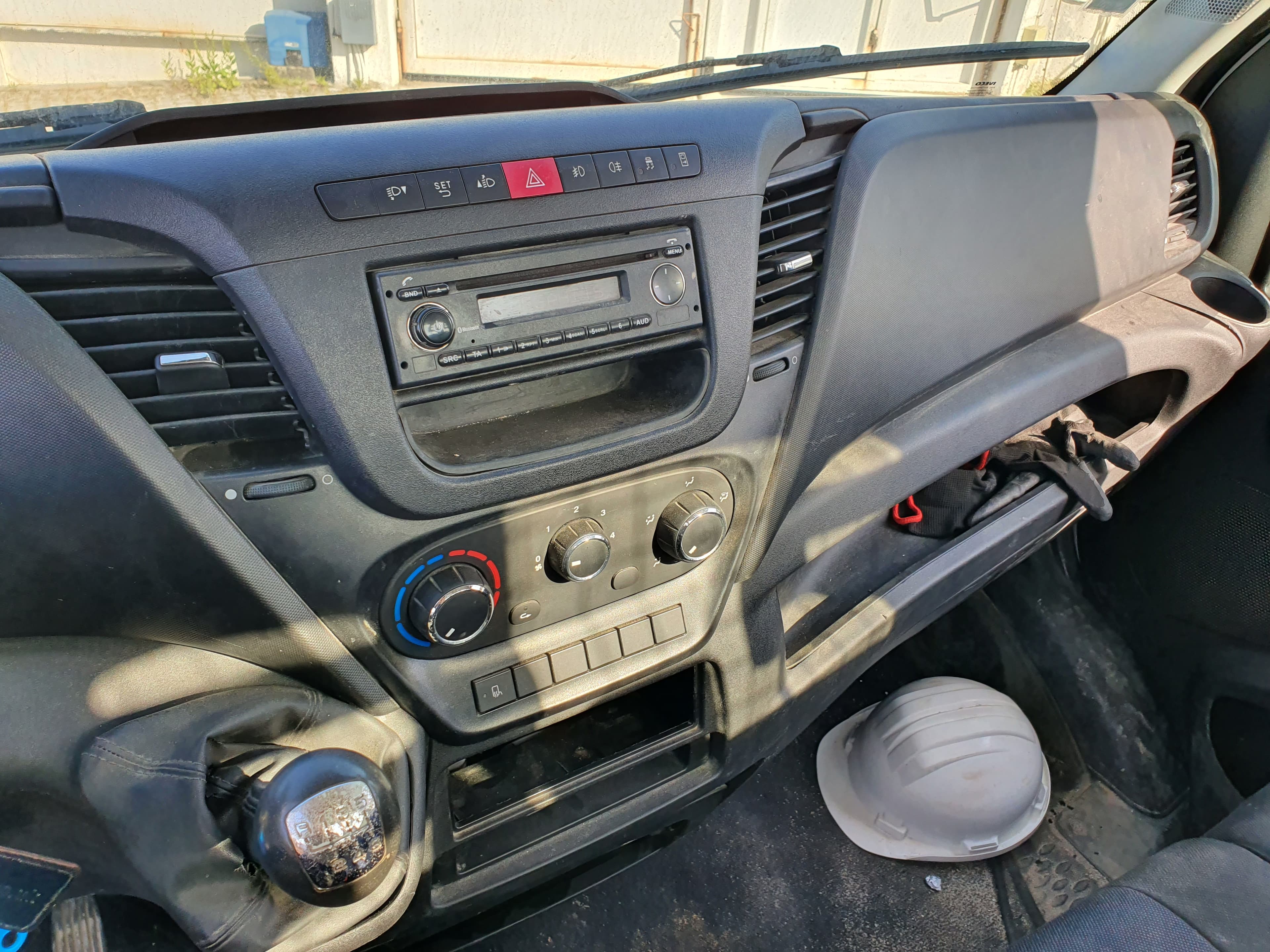 Iveco Daily 35C15 · Basculante · Ano 2017 — image 31