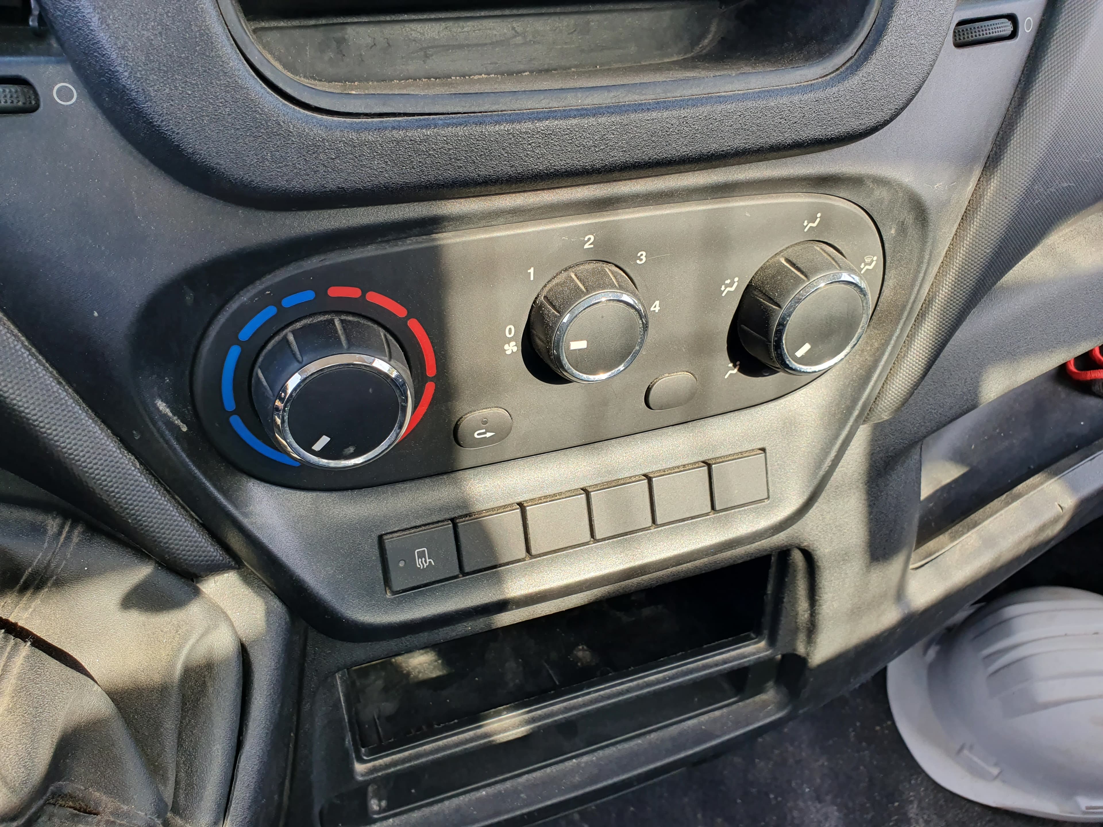 Iveco Daily 35C15 · Basculante · Ano 2017 — image 39