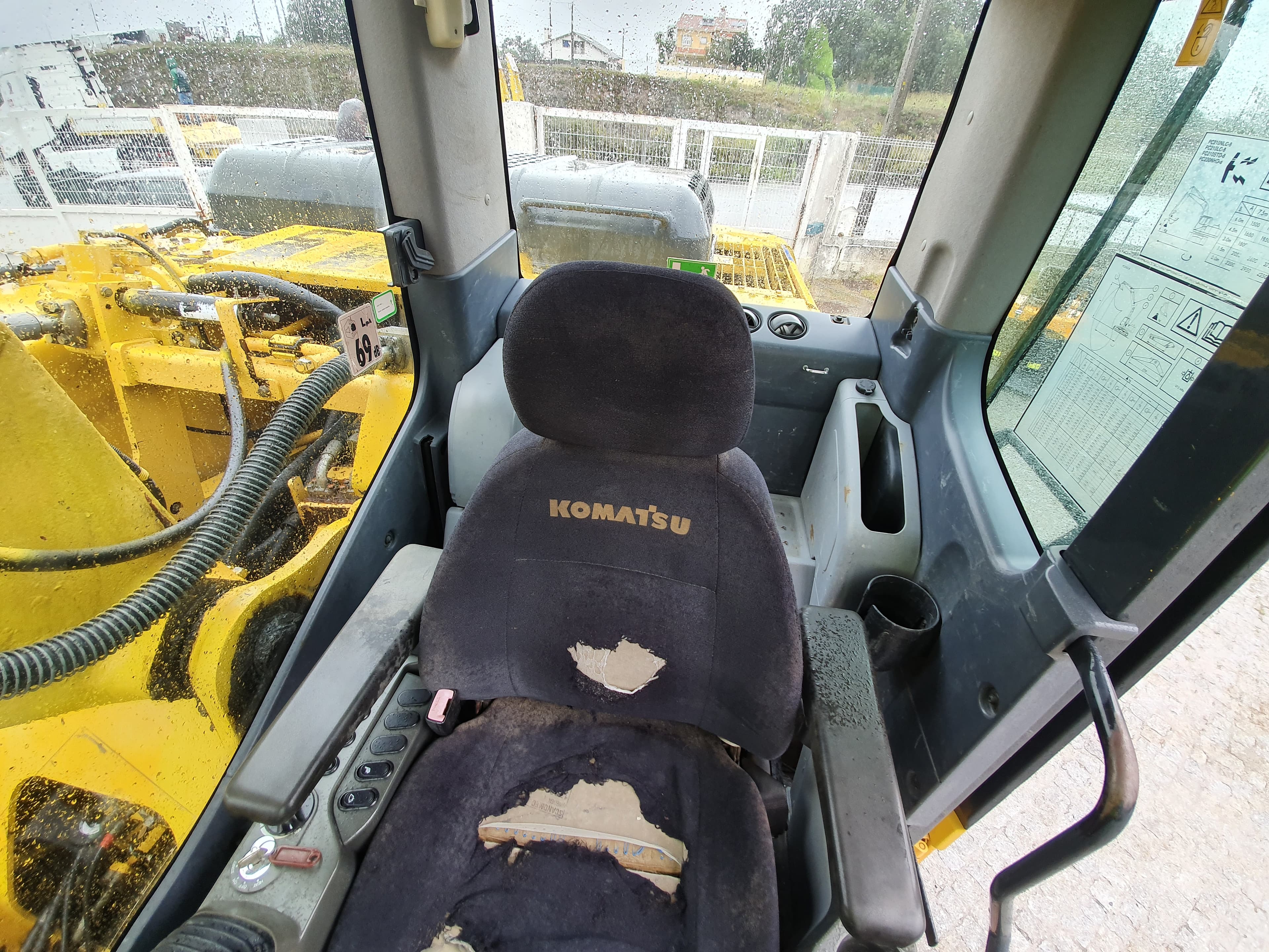 Giratória Komatsu PC210 LC-8 · Ano 2006 — imagem 17