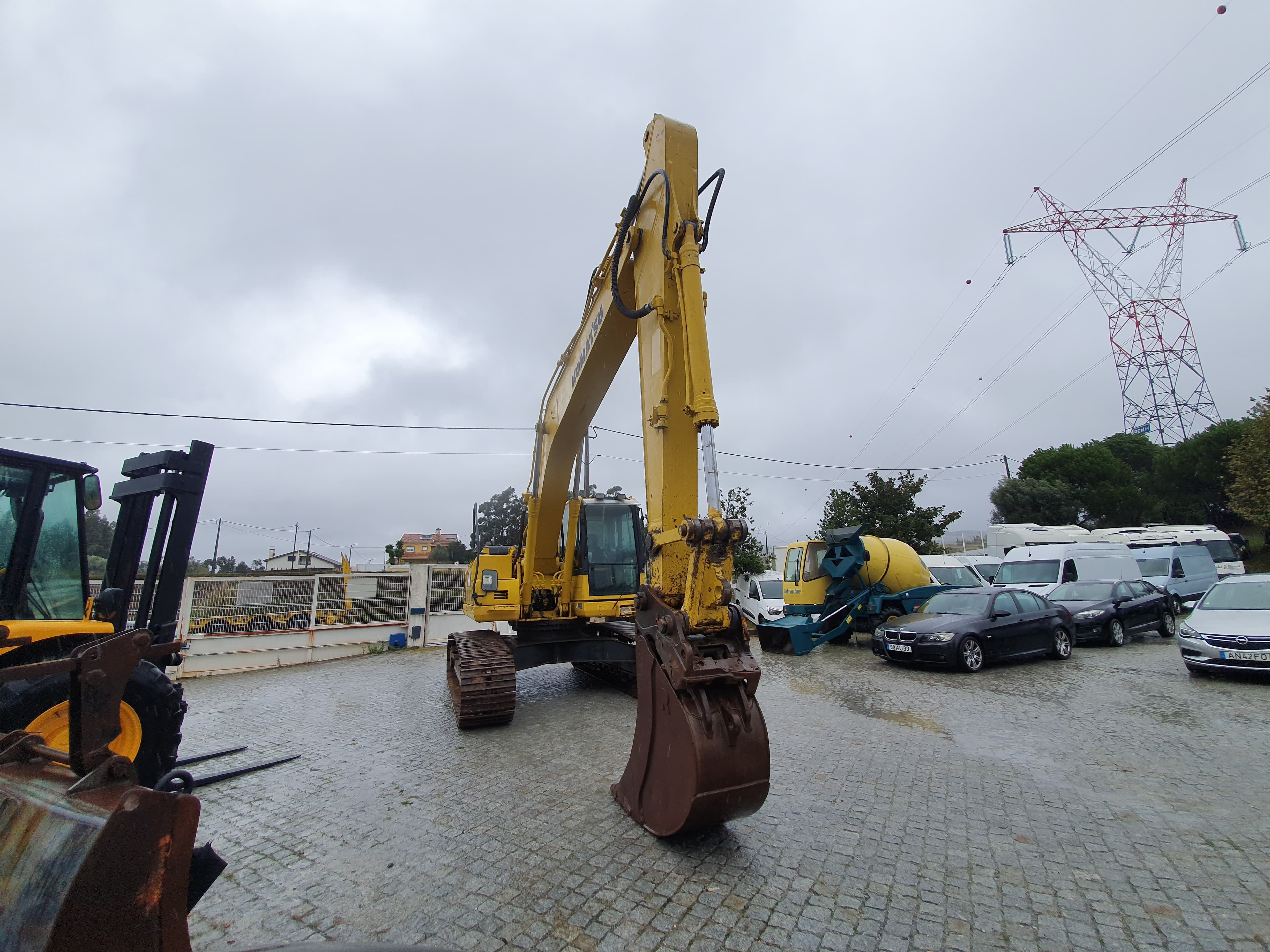 Giratória Komatsu PC210 LC-8 · Ano 2006 — imagem 2