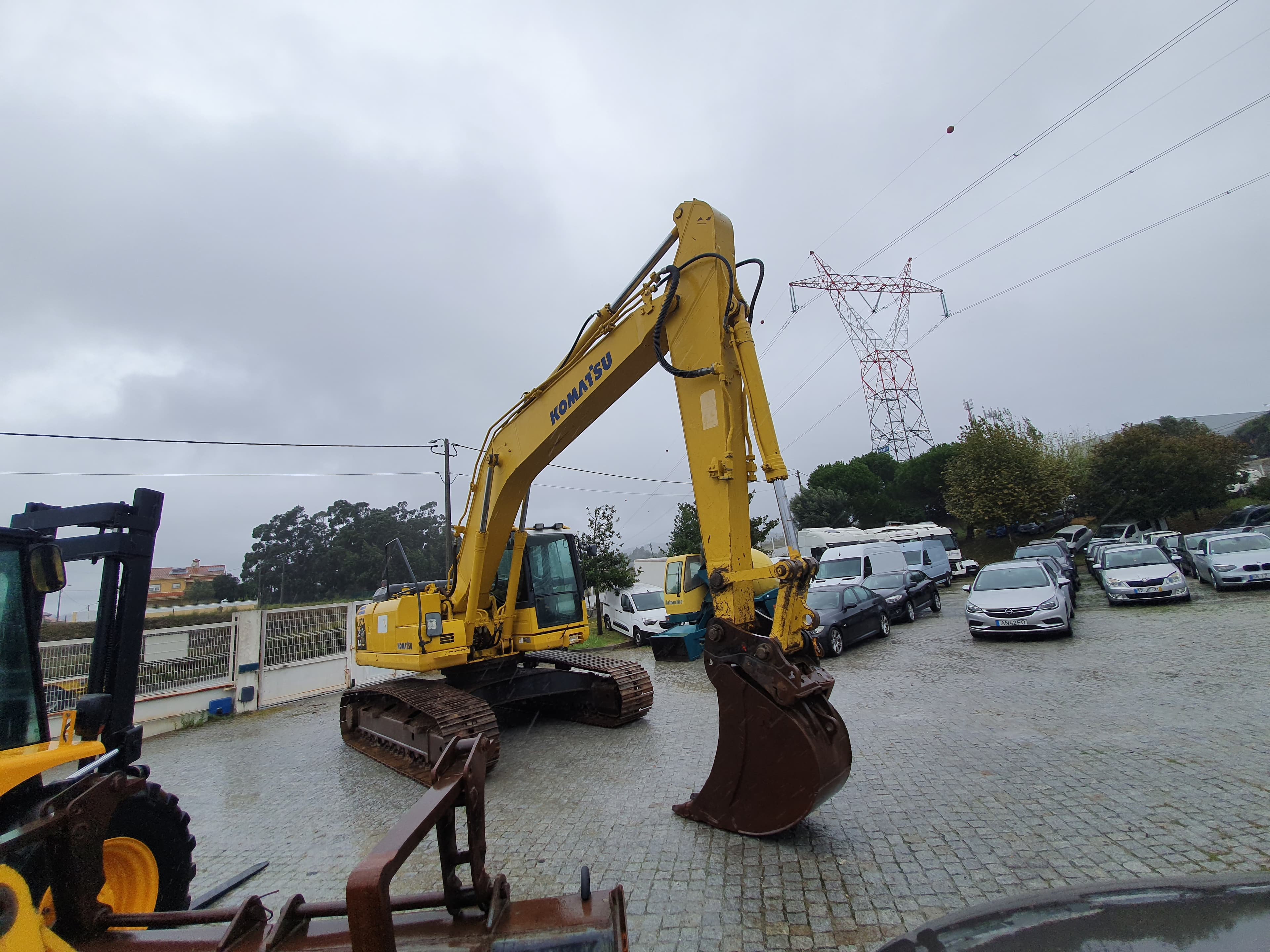 Giratória Komatsu PC210 LC-8 · Ano 2006 — imagem 3