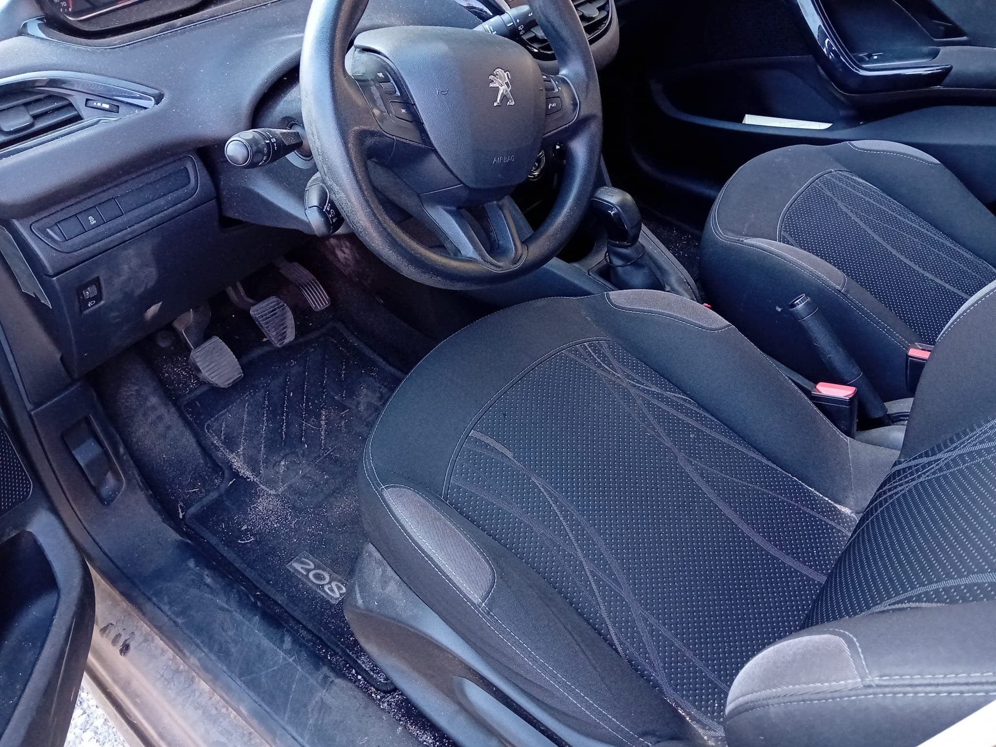 Peugeot 208 · Ano 2012 — imagen 25