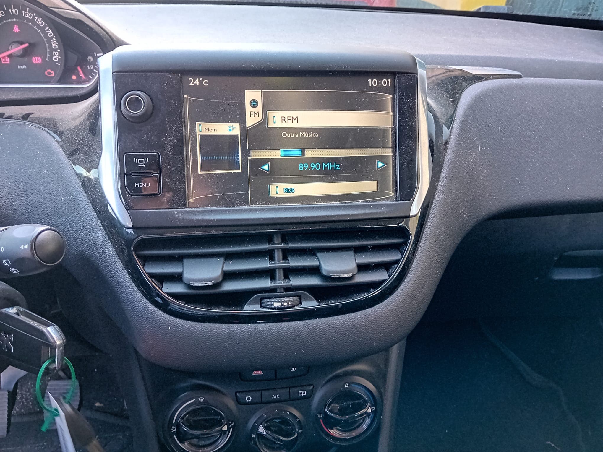 Peugeot 208 · Ano 2012 — imagen 26