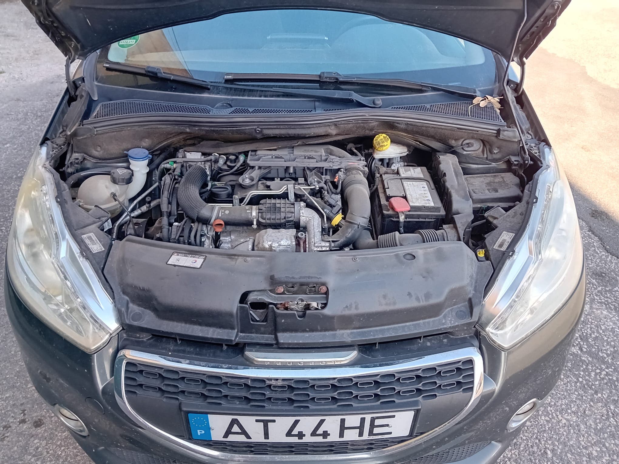 Peugeot 208 · Ano 2012 — imagen 9