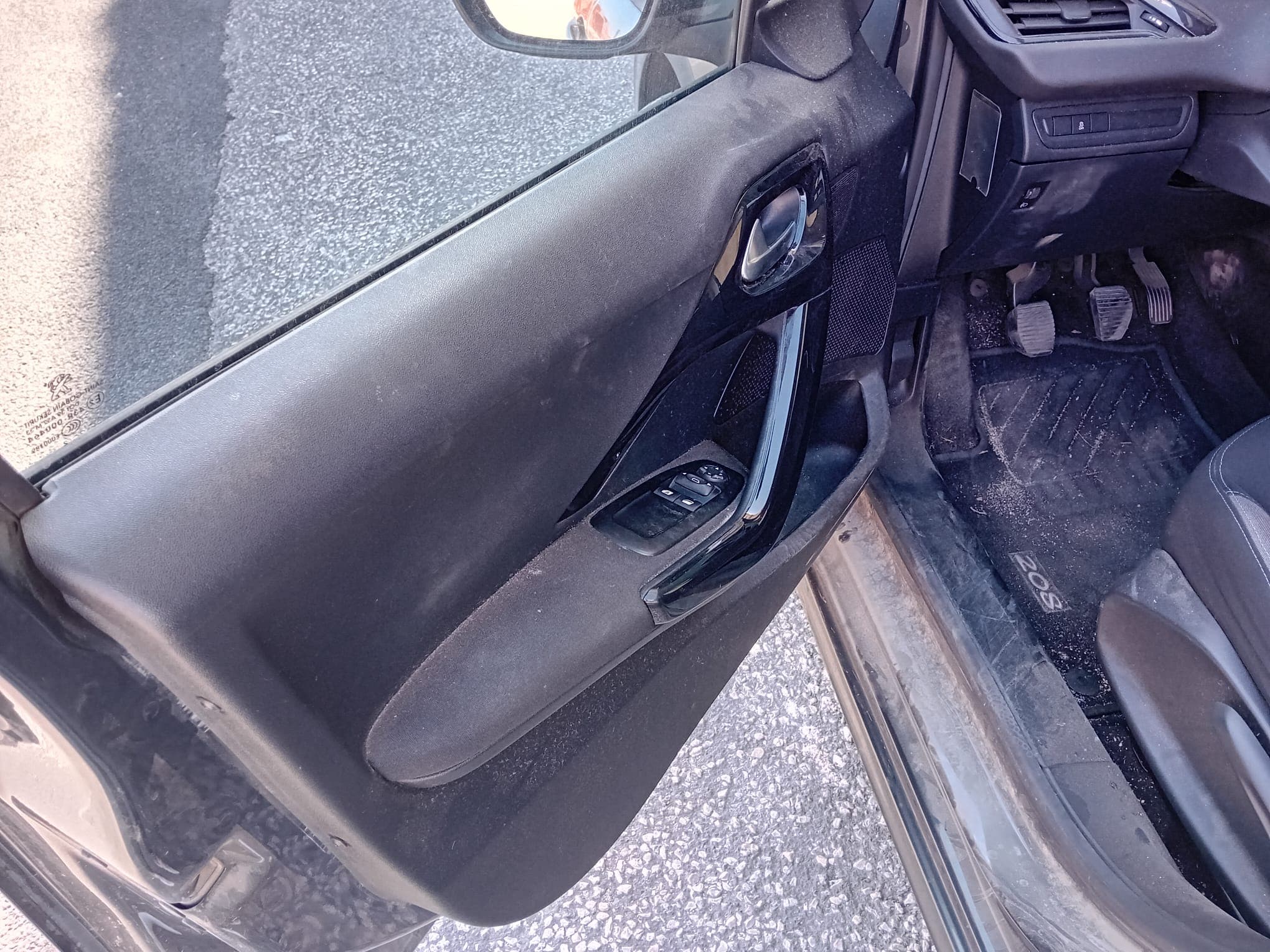 Peugeot 208 · Ano 2012 — imagen 22