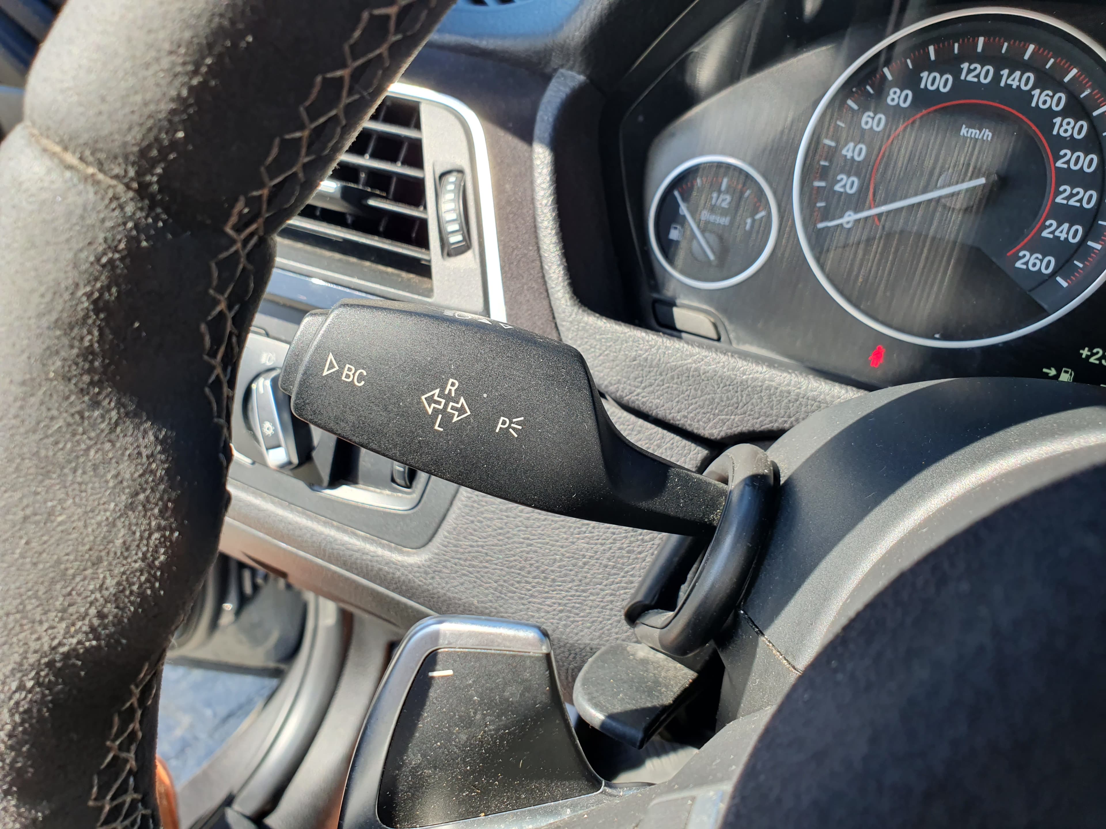 BMW 318 D · Ano 2016 — imagen 43