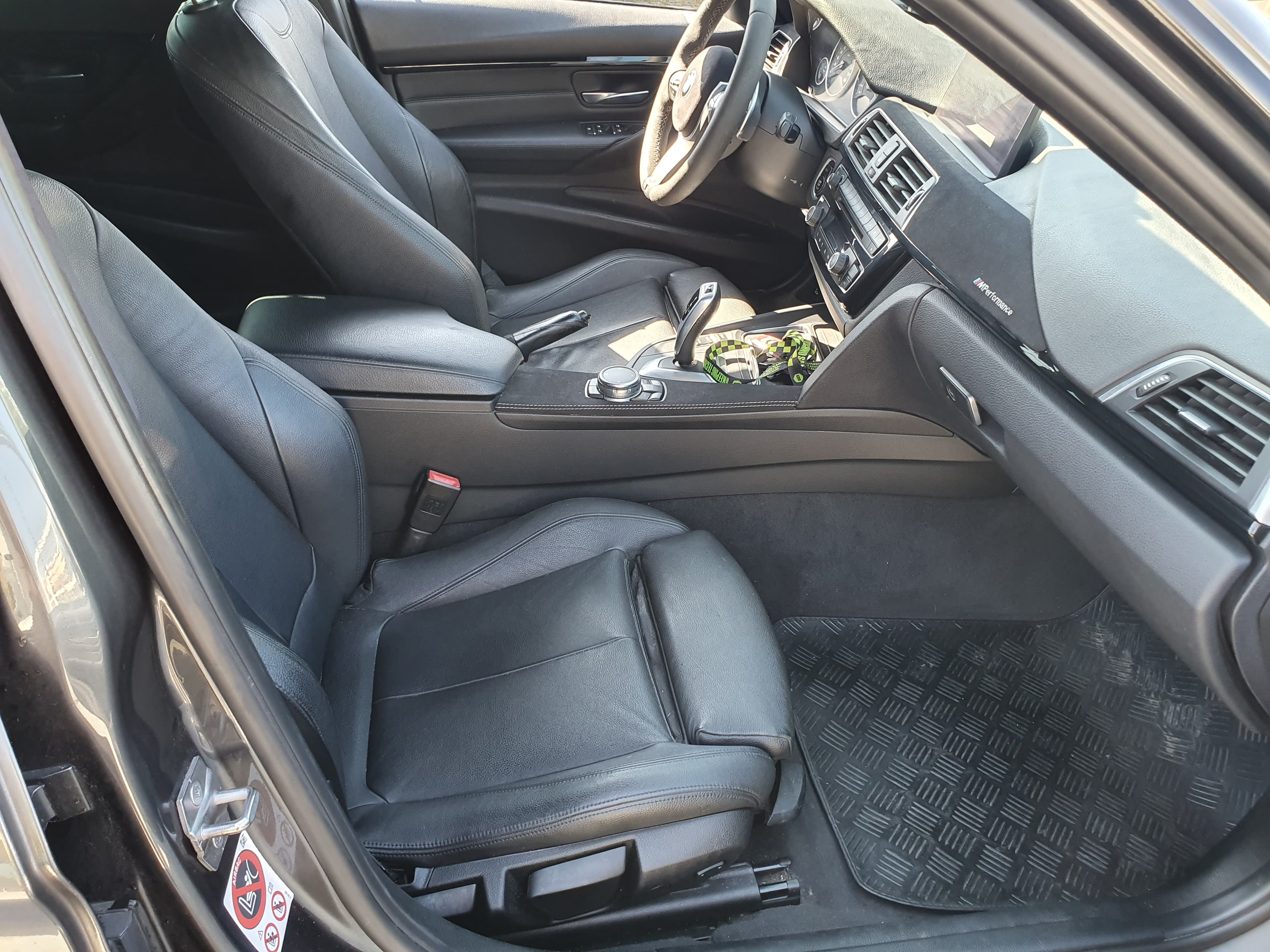 BMW 318 D · Ano 2016 — imagen 24