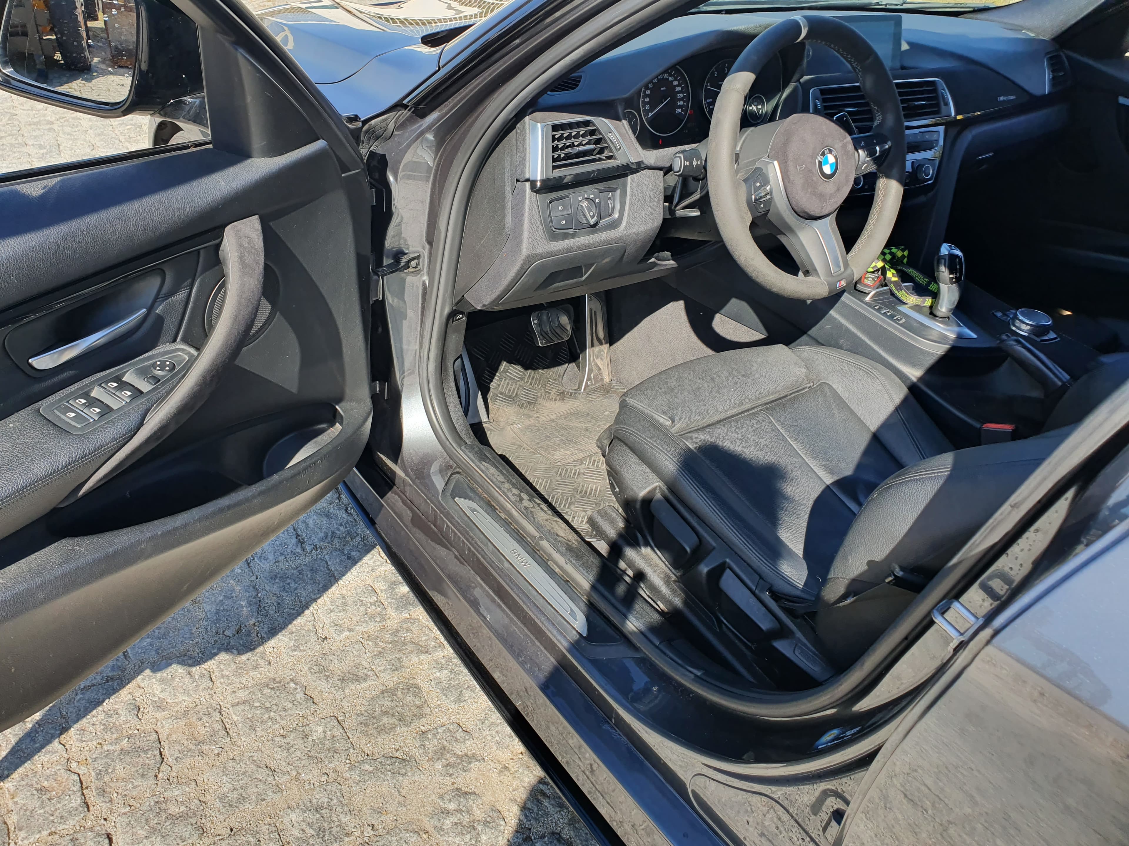 BMW 318 D · Ano 2016 — imagen 33