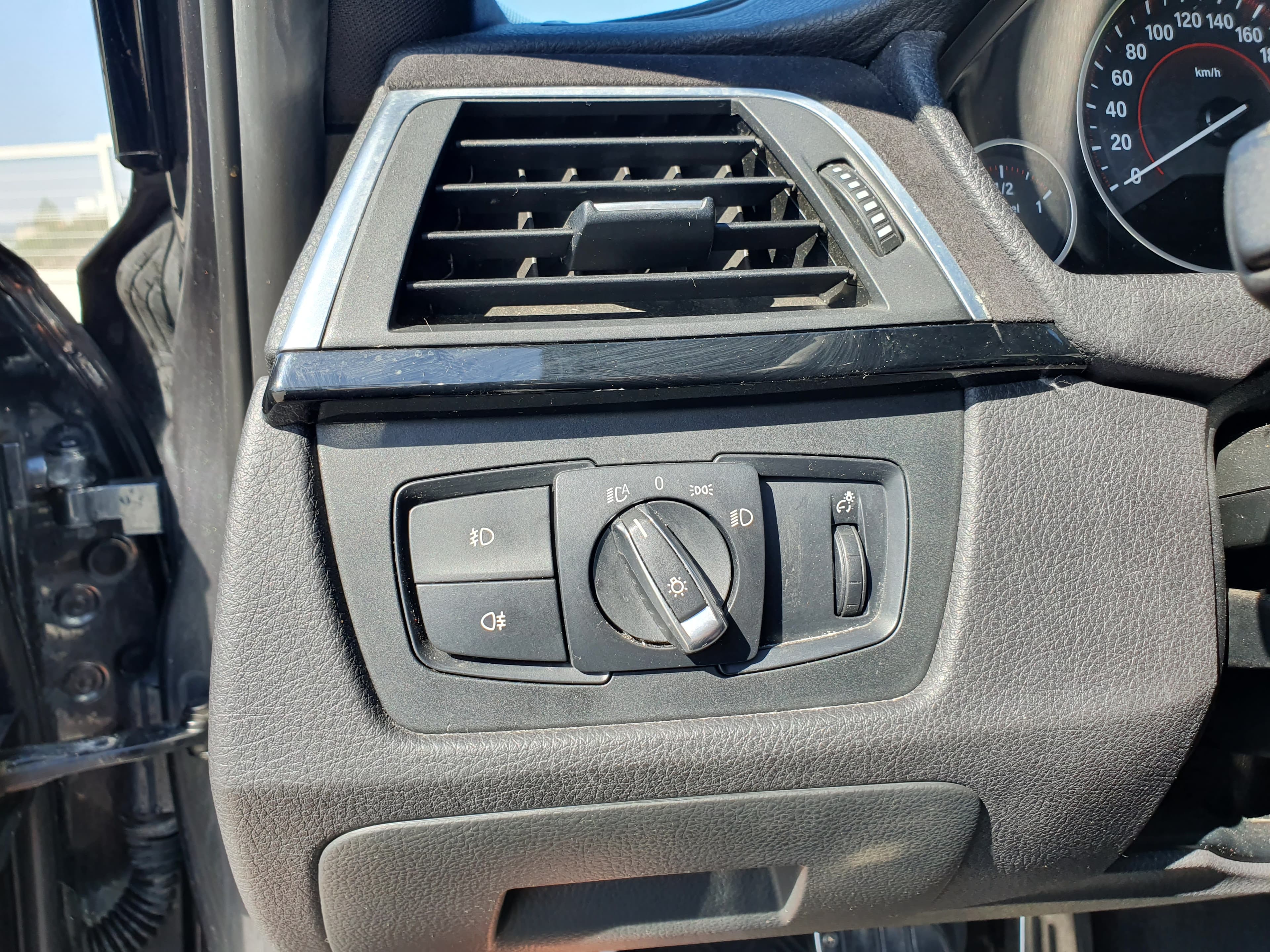 BMW 318 D · Ano 2016 — imagen 46