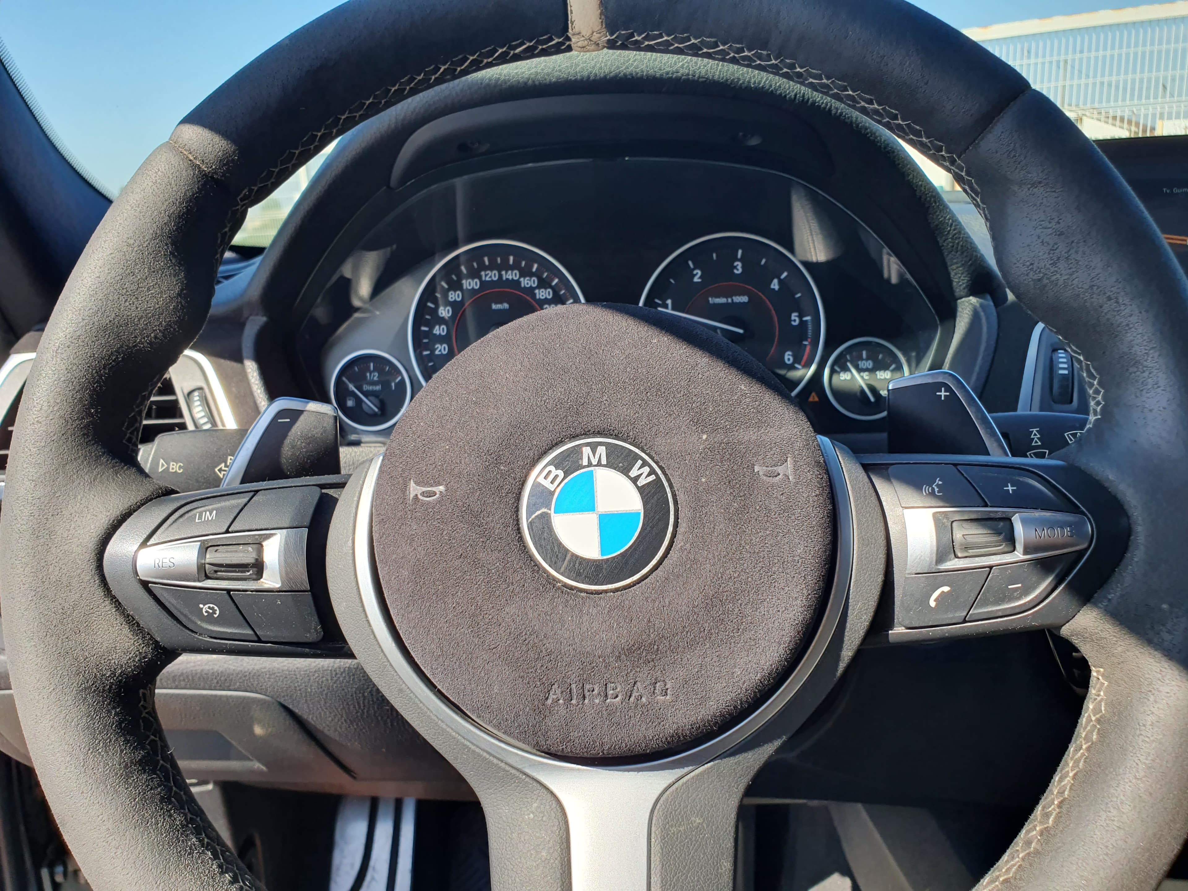 BMW 318 D · Ano 2016 — imagen 40