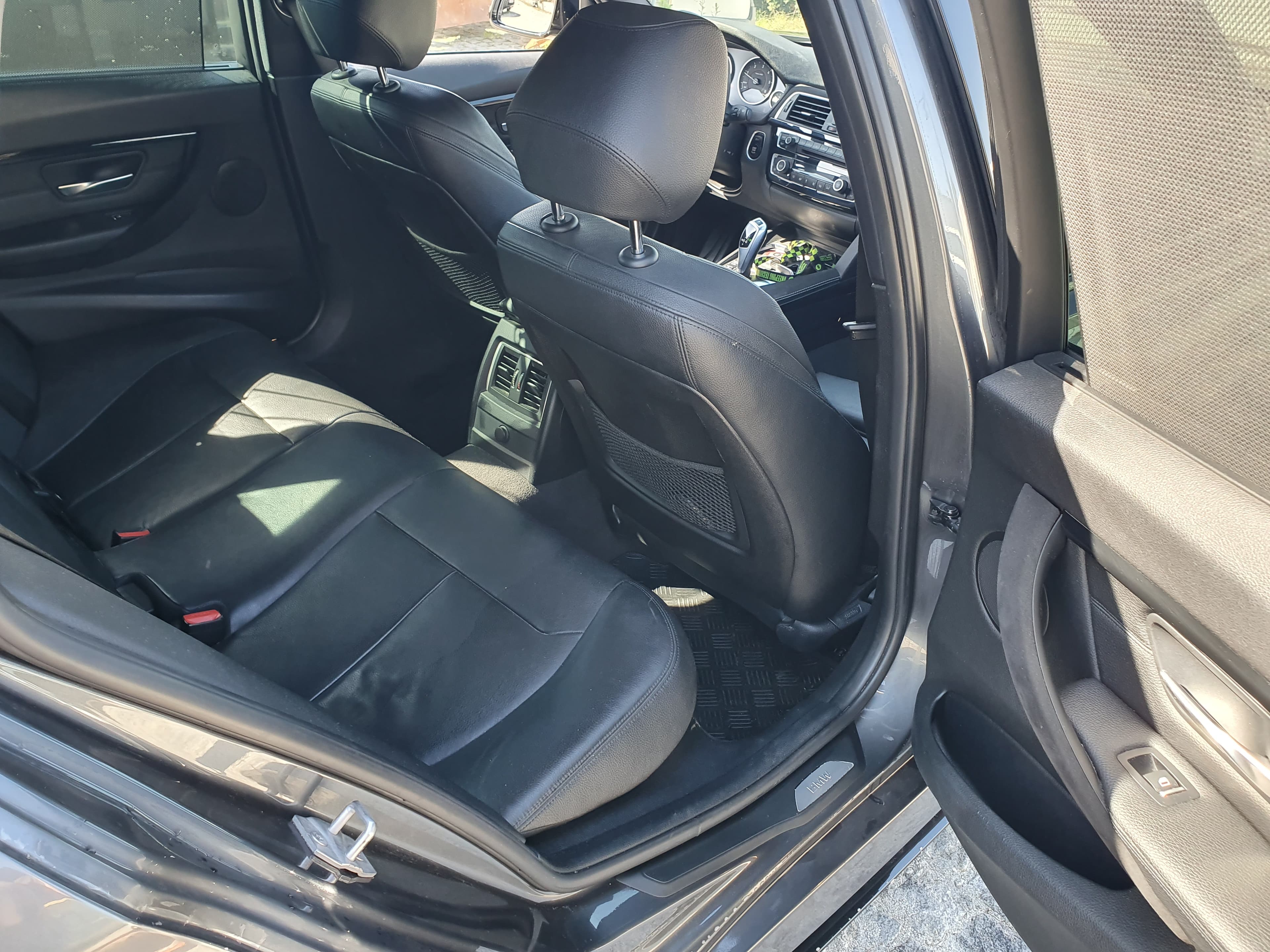 BMW 318 D · Ano 2016 — imagen 25