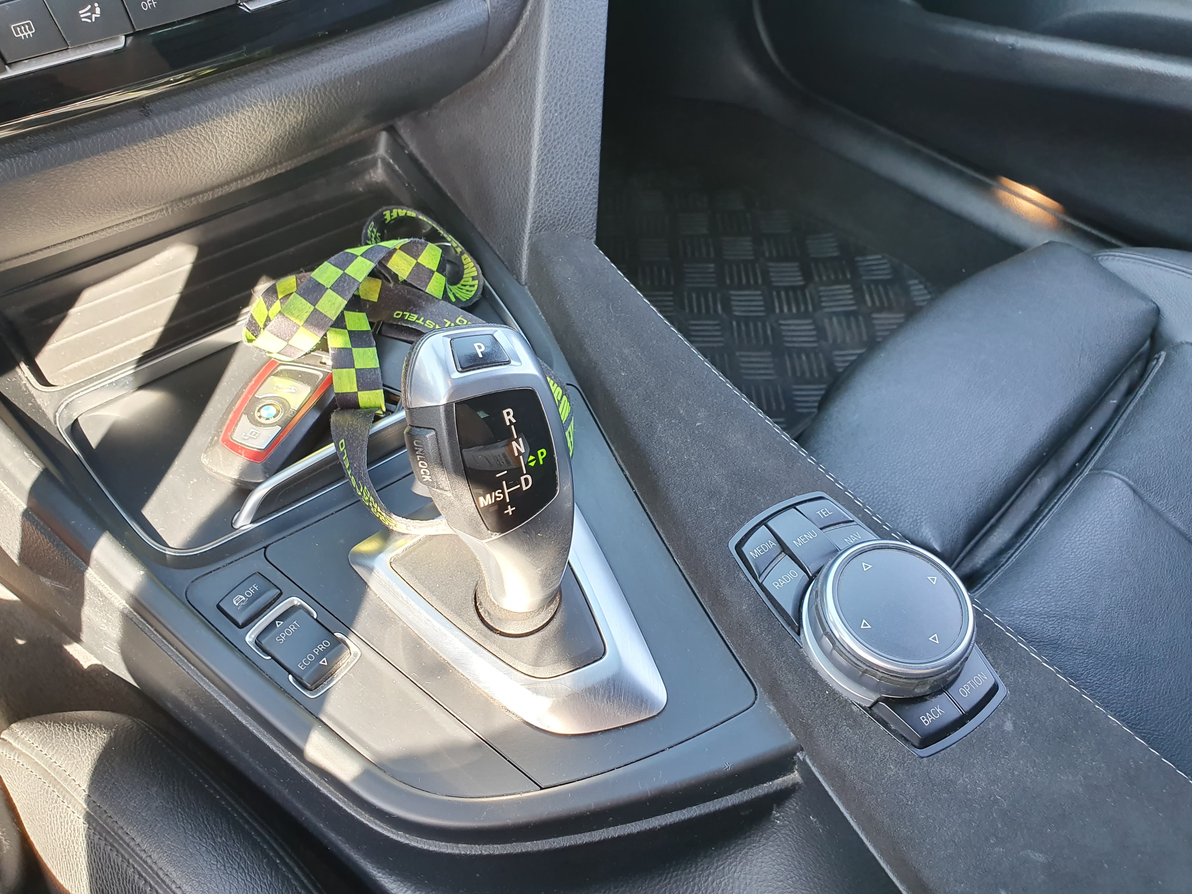 BMW 318 D · Ano 2016 — imagen 45