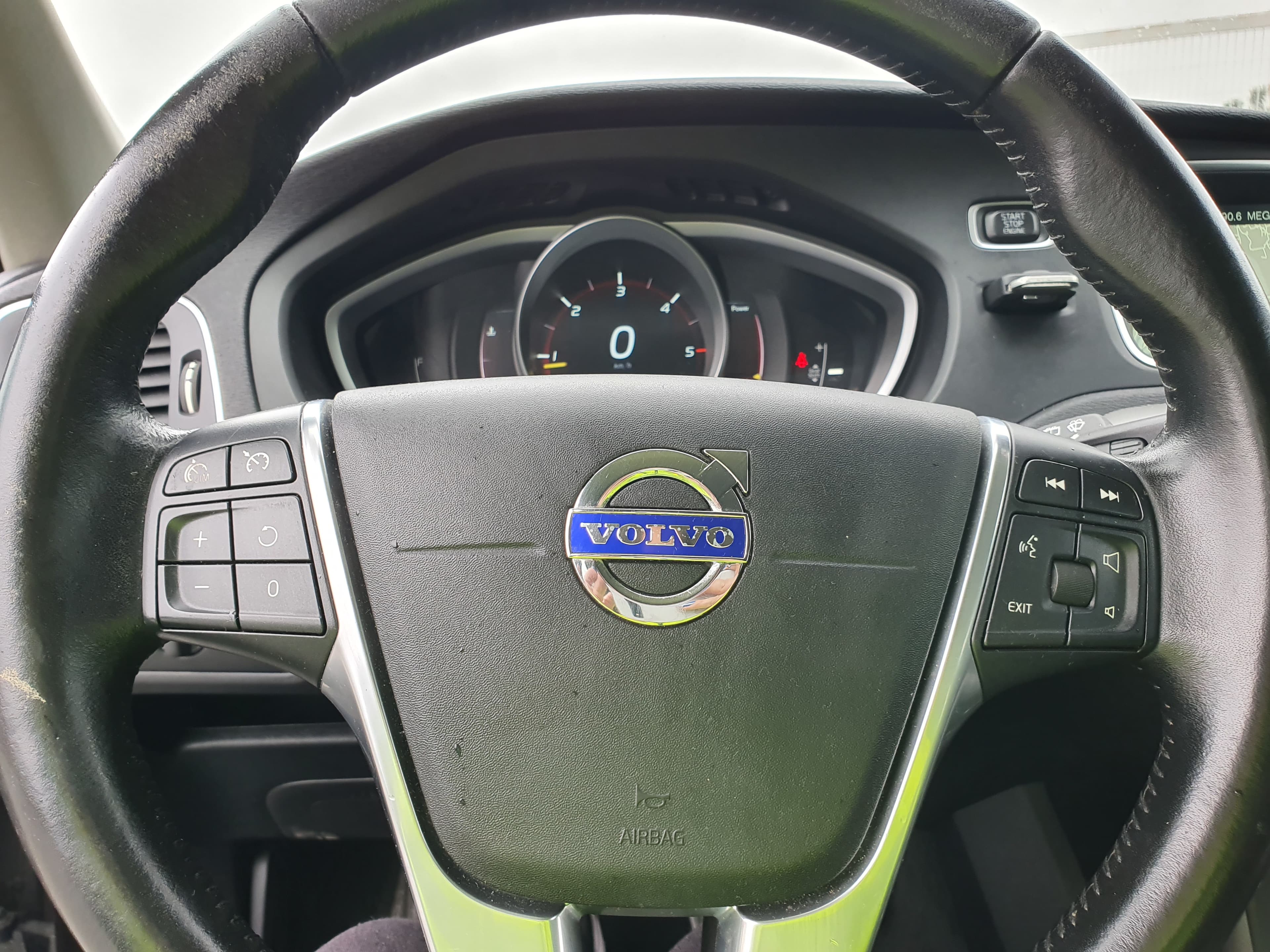 Volvo V40 · Ano 2016 — imagem 40
