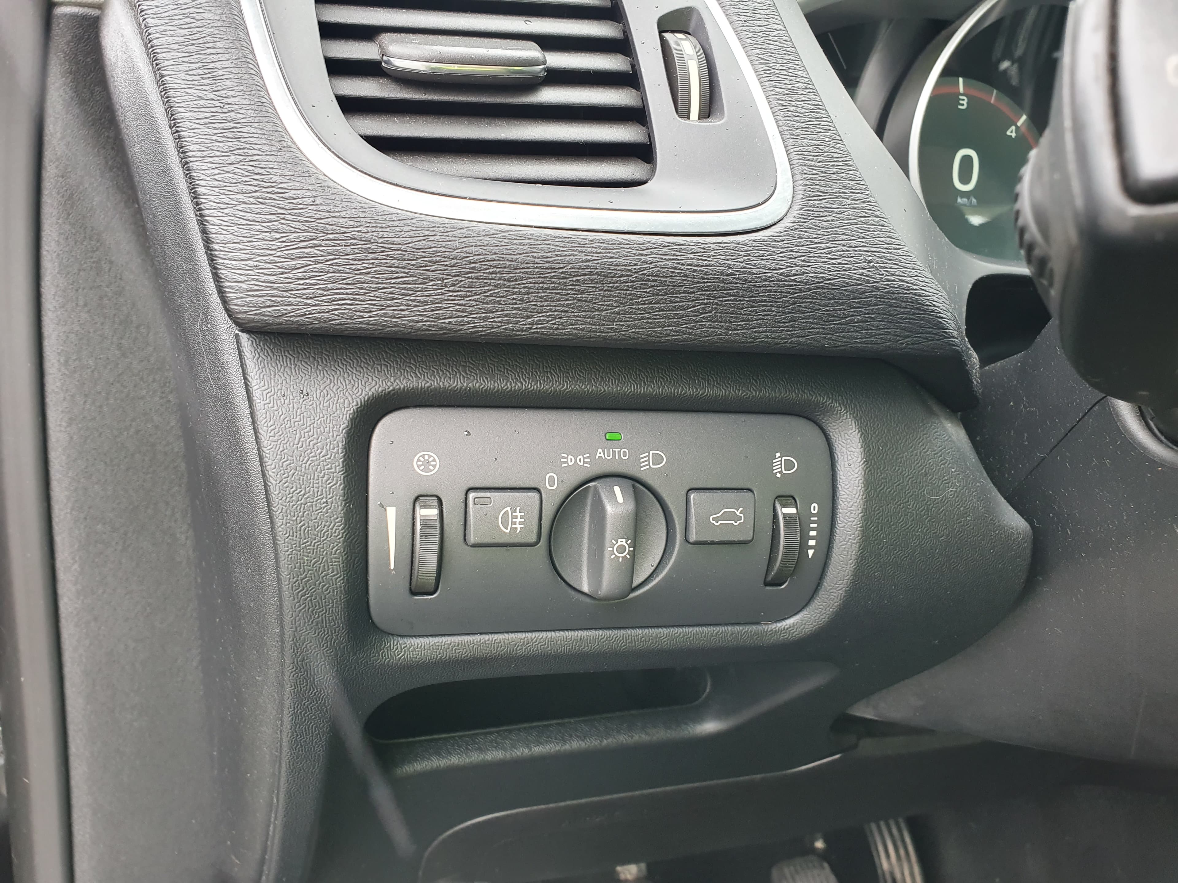 Volvo V40 · Ano 2016 — imagem 44