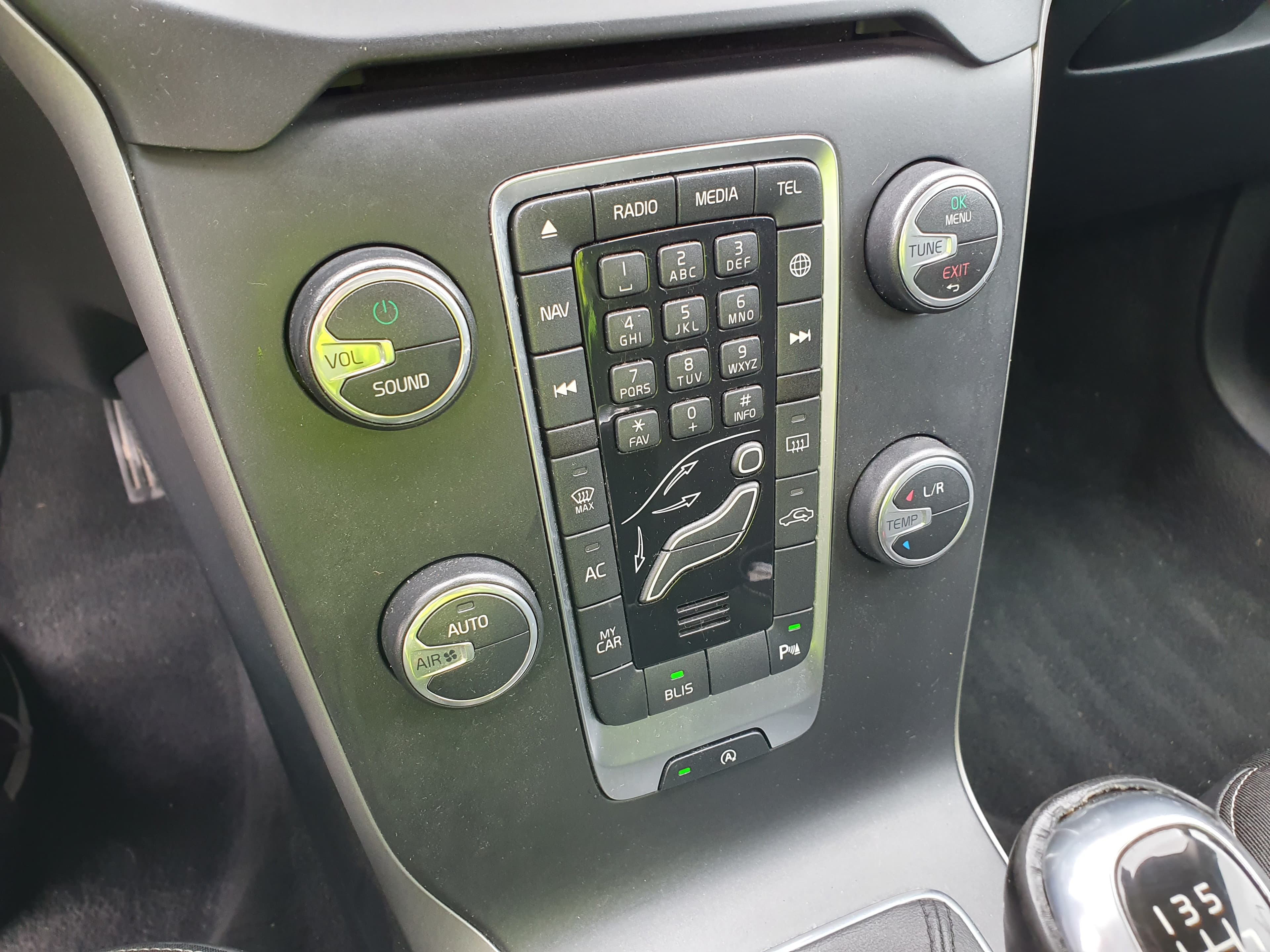 Volvo V40 · Ano 2016 — imagem 26