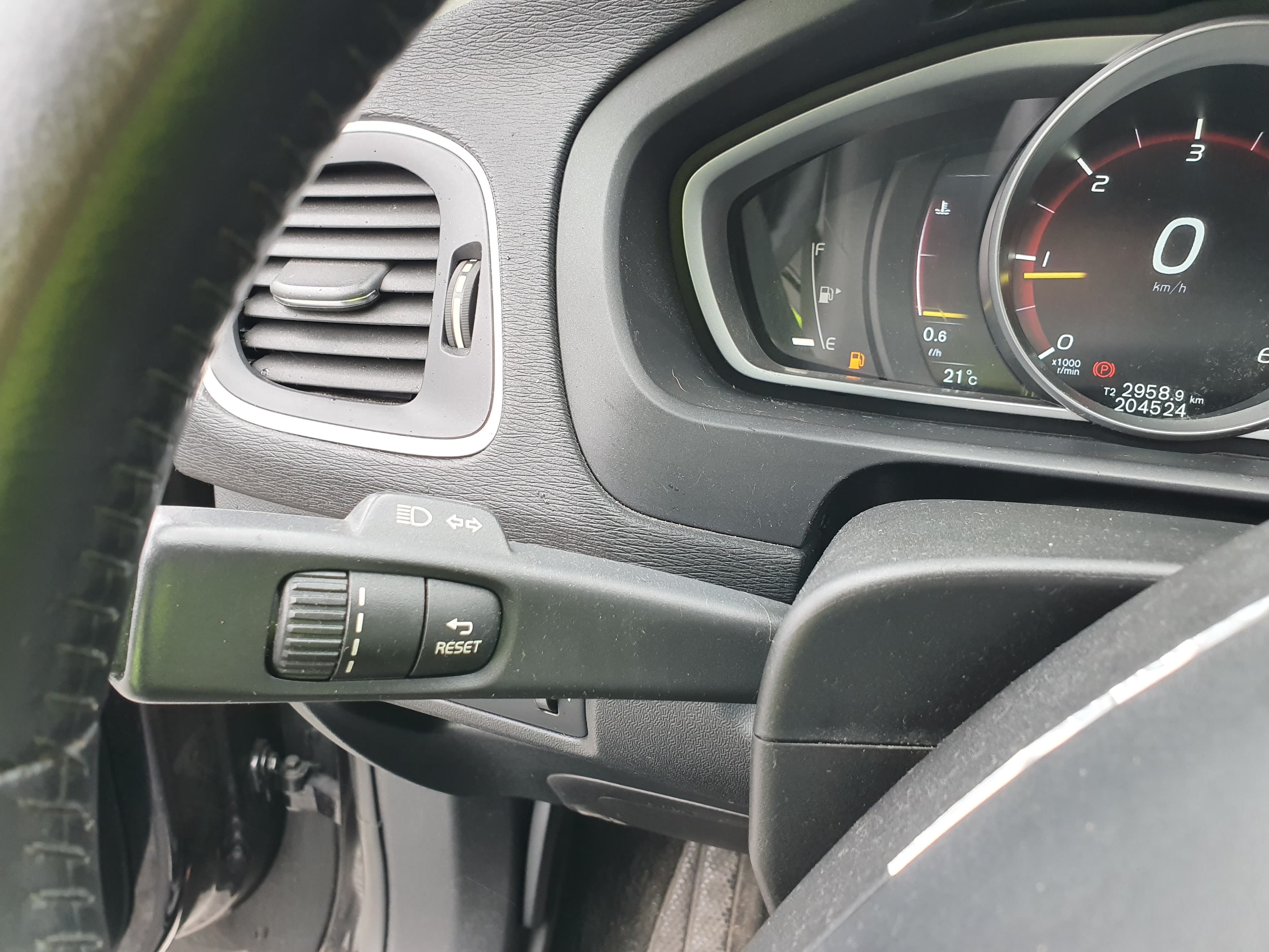 Volvo V40 · Ano 2016 — imagem 43