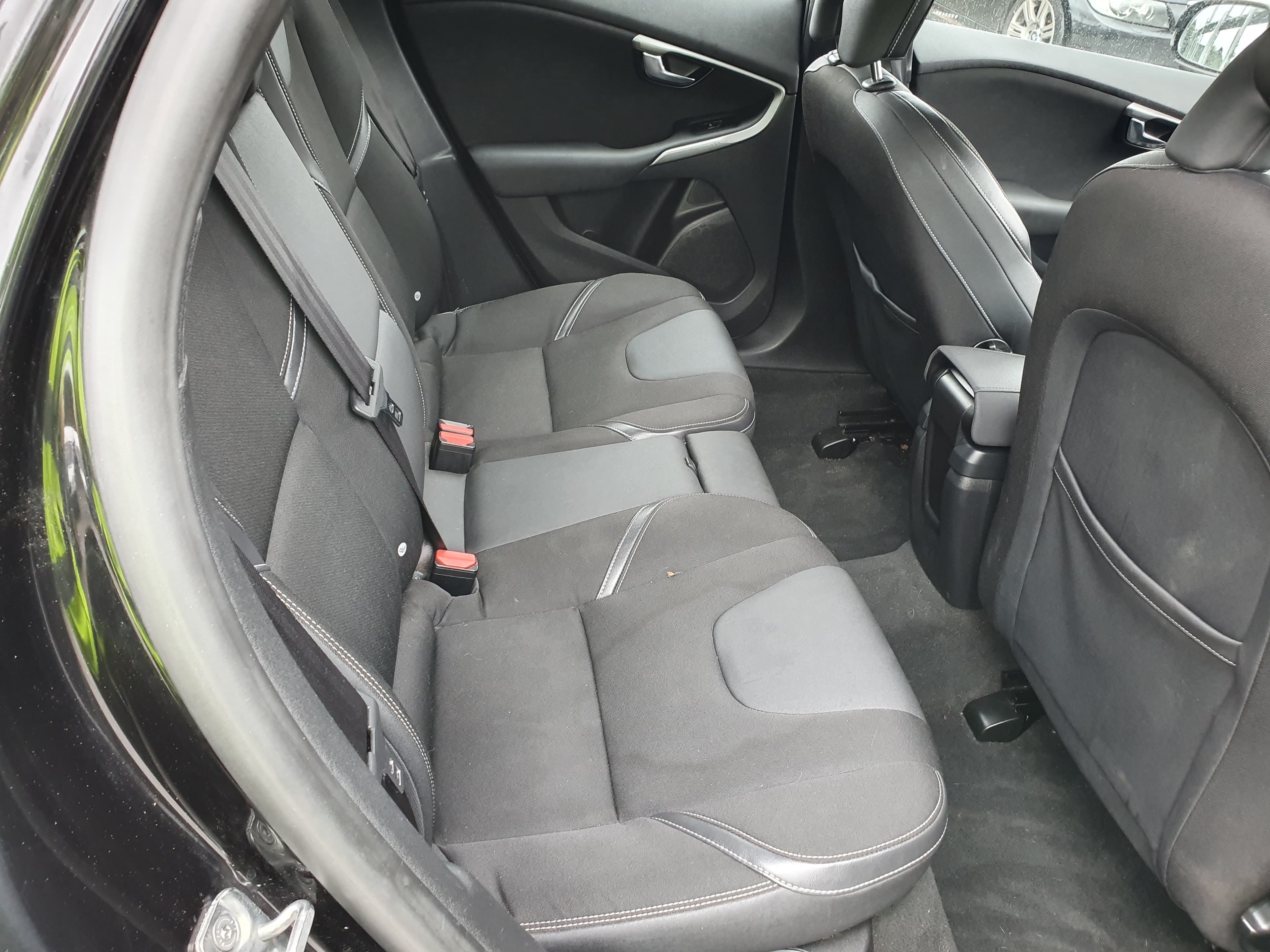 Volvo V40 · Ano 2016 — imagem 17