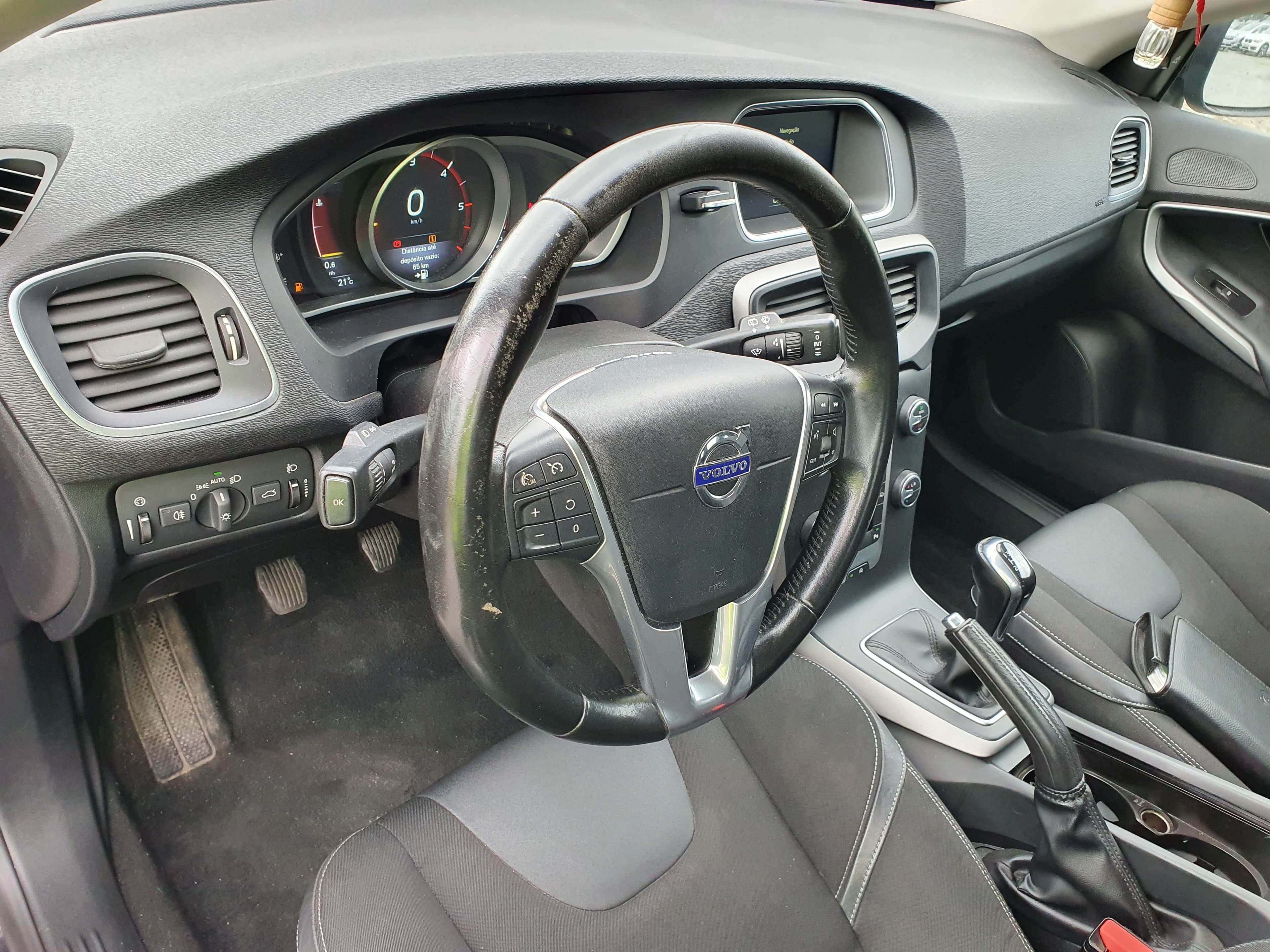 Volvo V40 · Ano 2016 — imagem 34