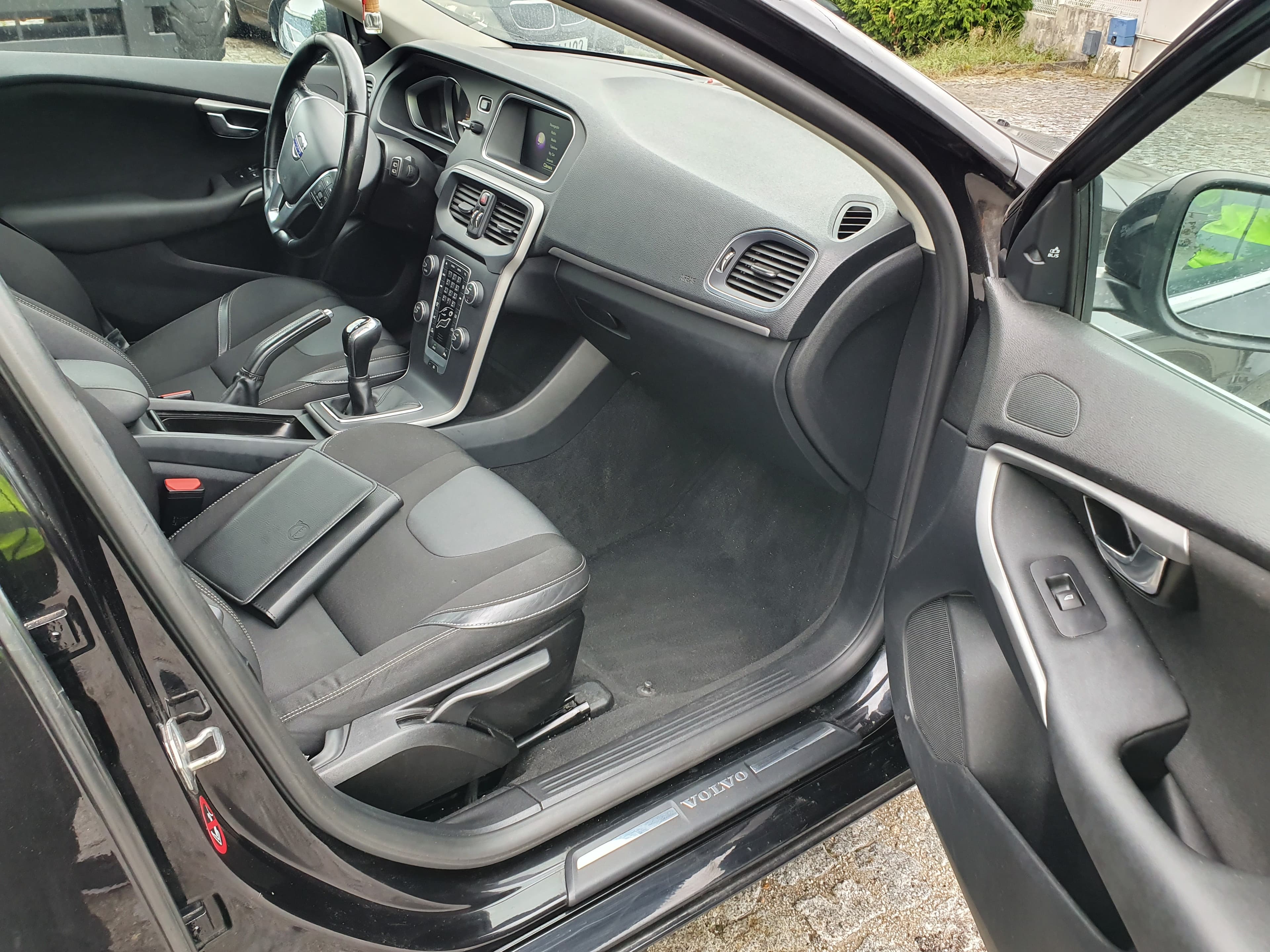 Volvo V40 · Ano 2016 — imagem 18