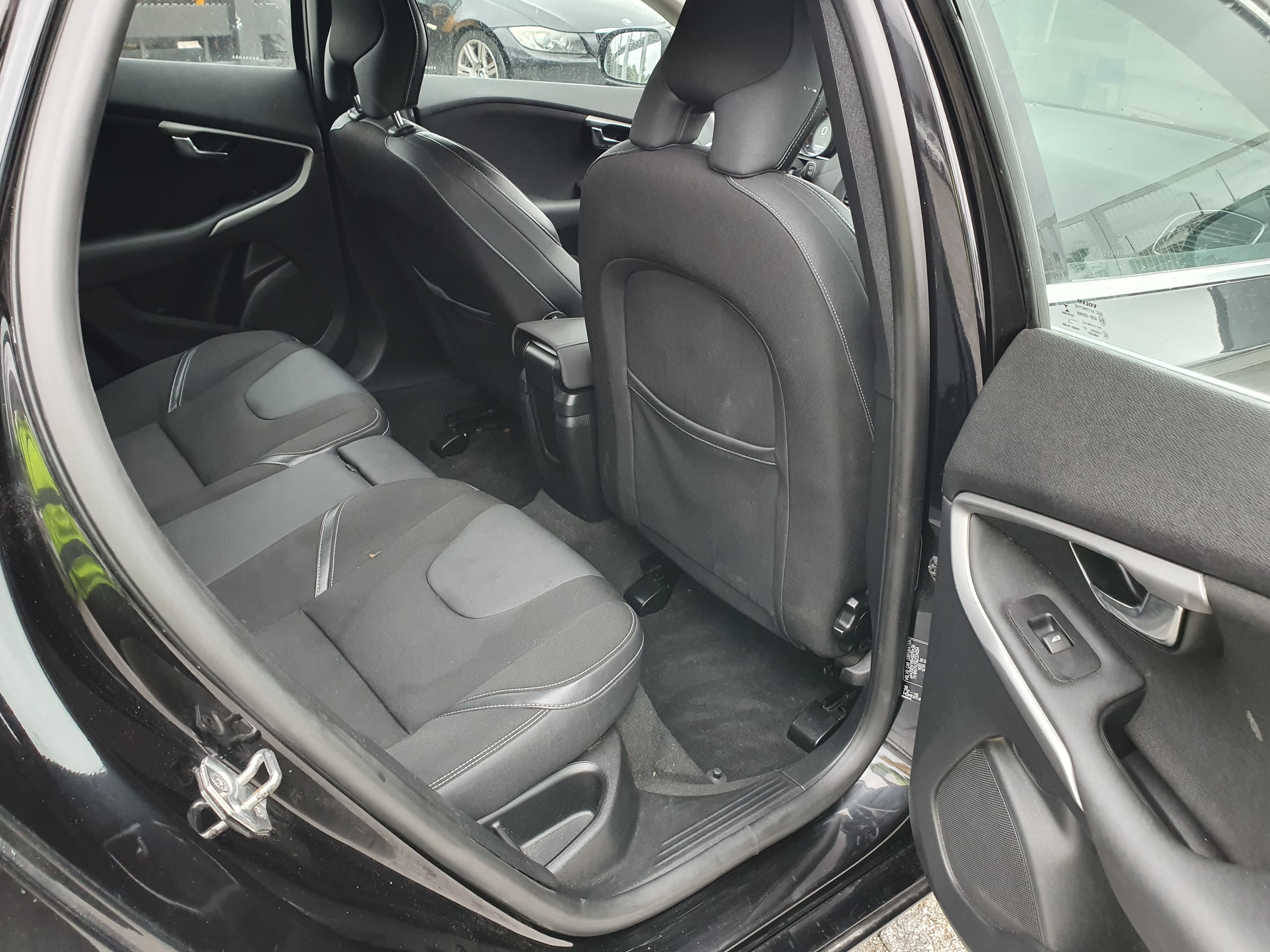 Volvo V40 · Ano 2016 — imagem 15