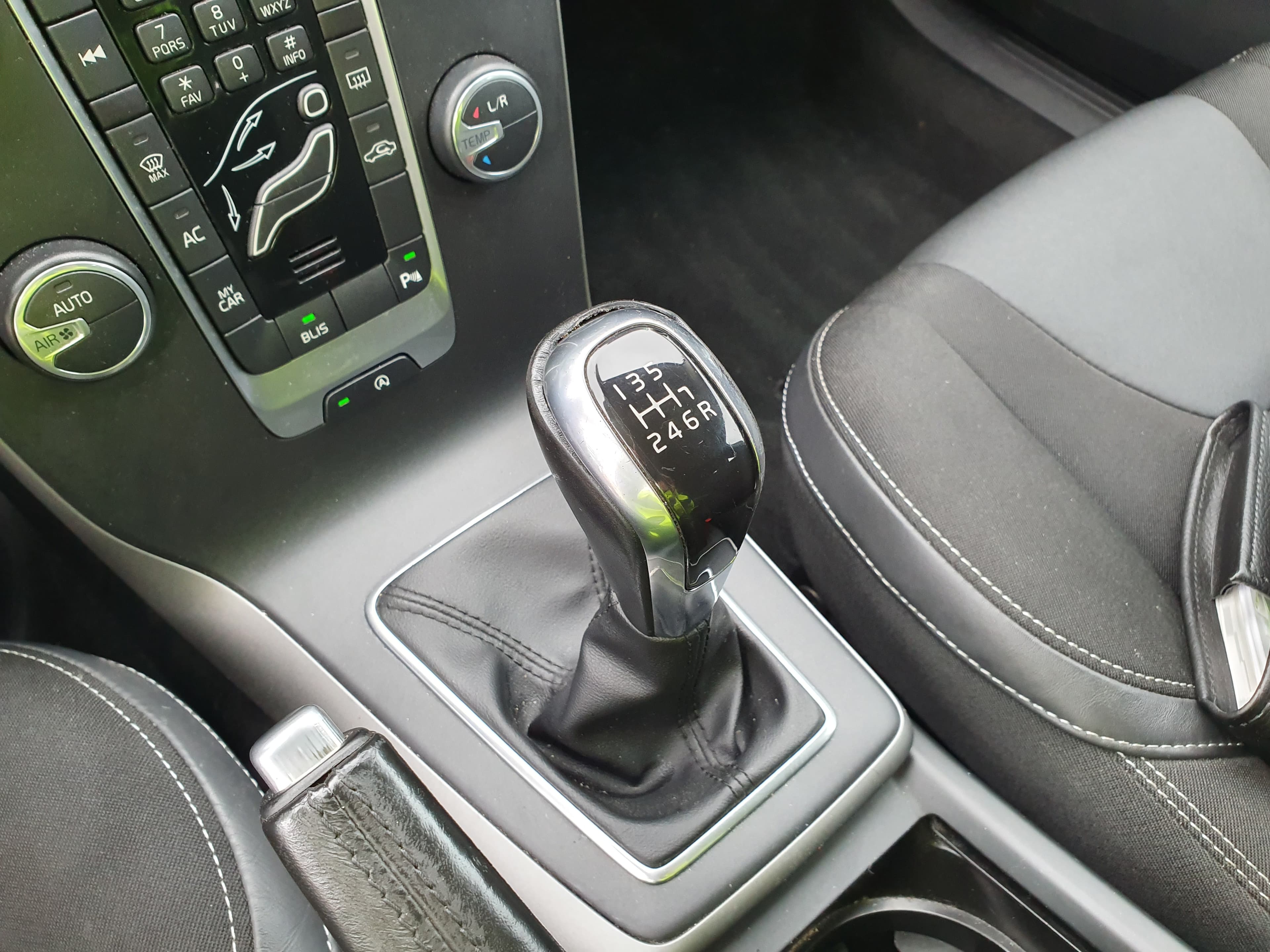 Volvo V40 · Ano 2016 — imagem 39