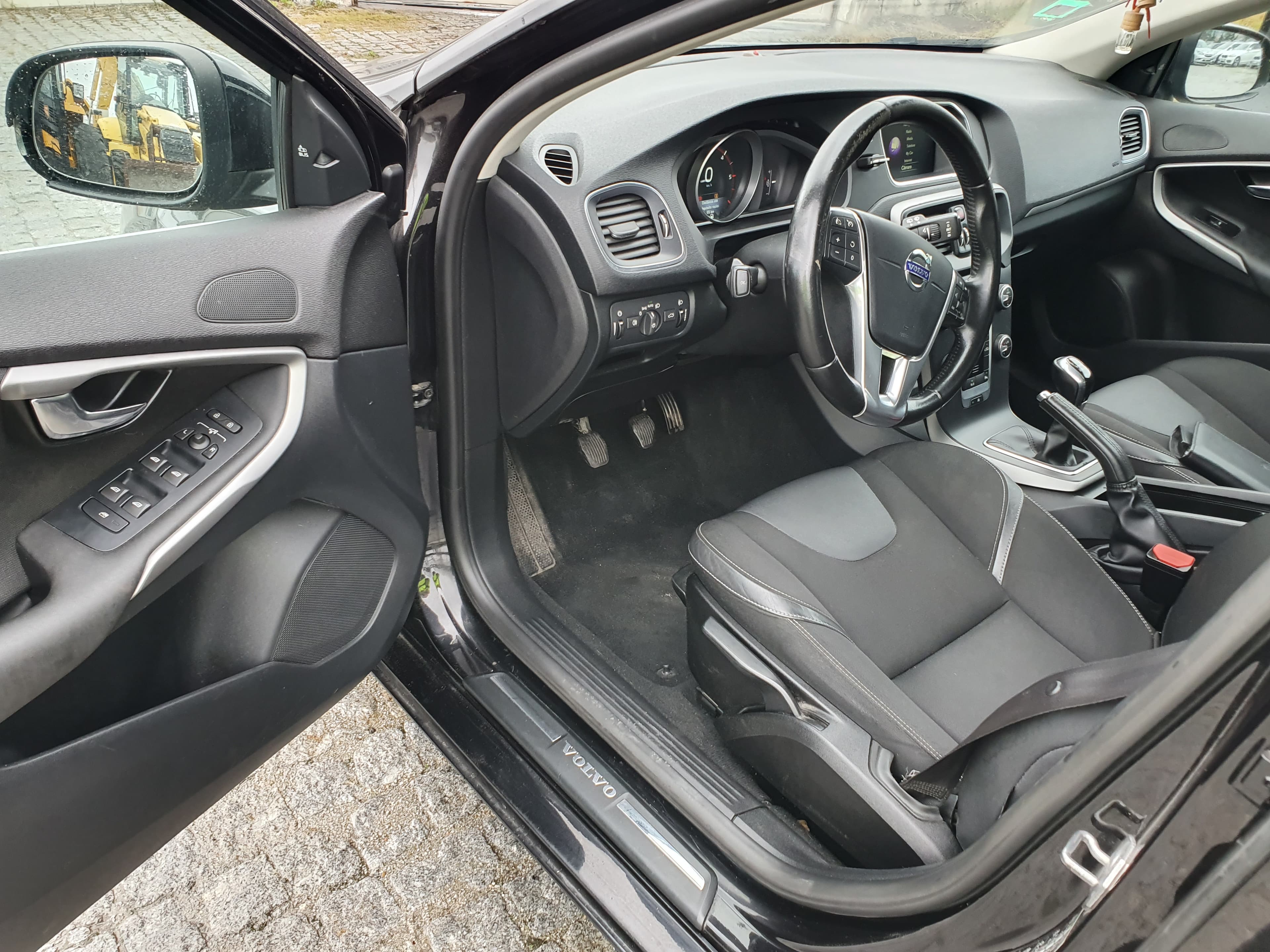 Volvo V40 · Ano 2016 — imagem 31