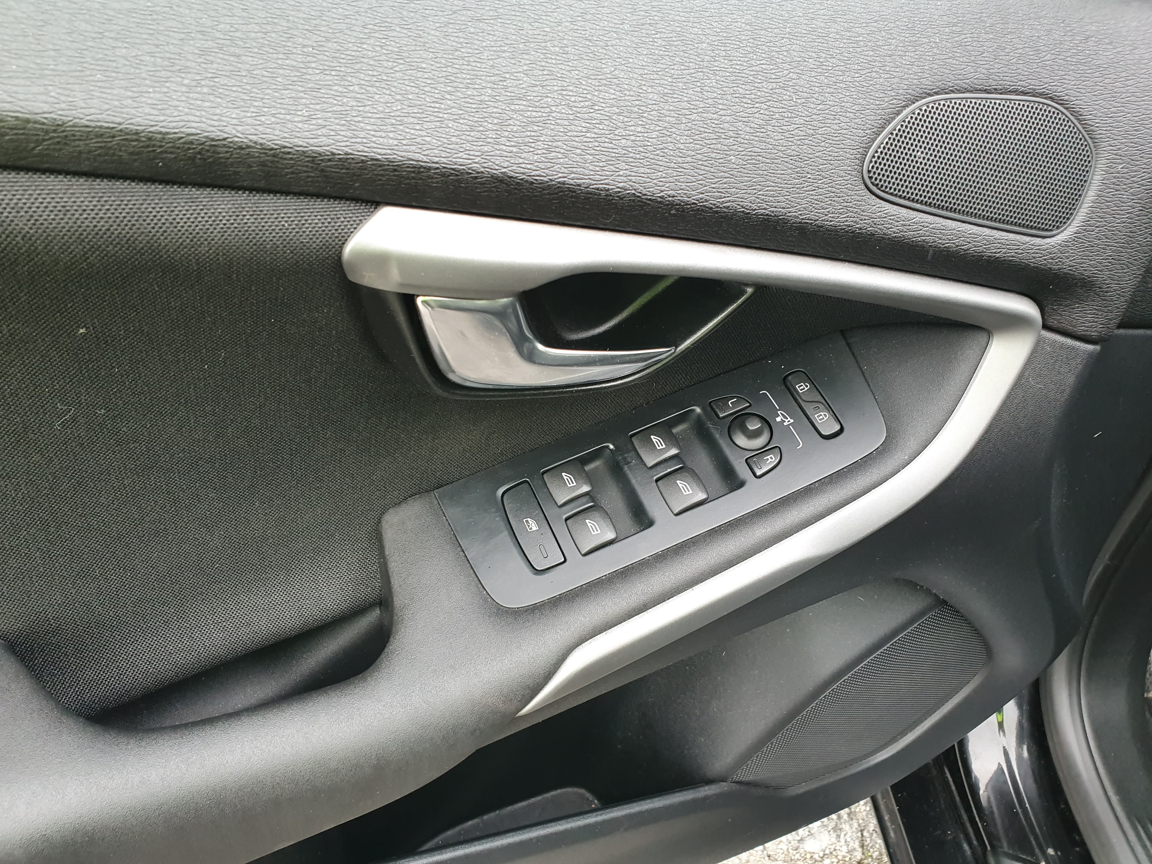 Volvo V40 · Ano 2016 — imagem 32