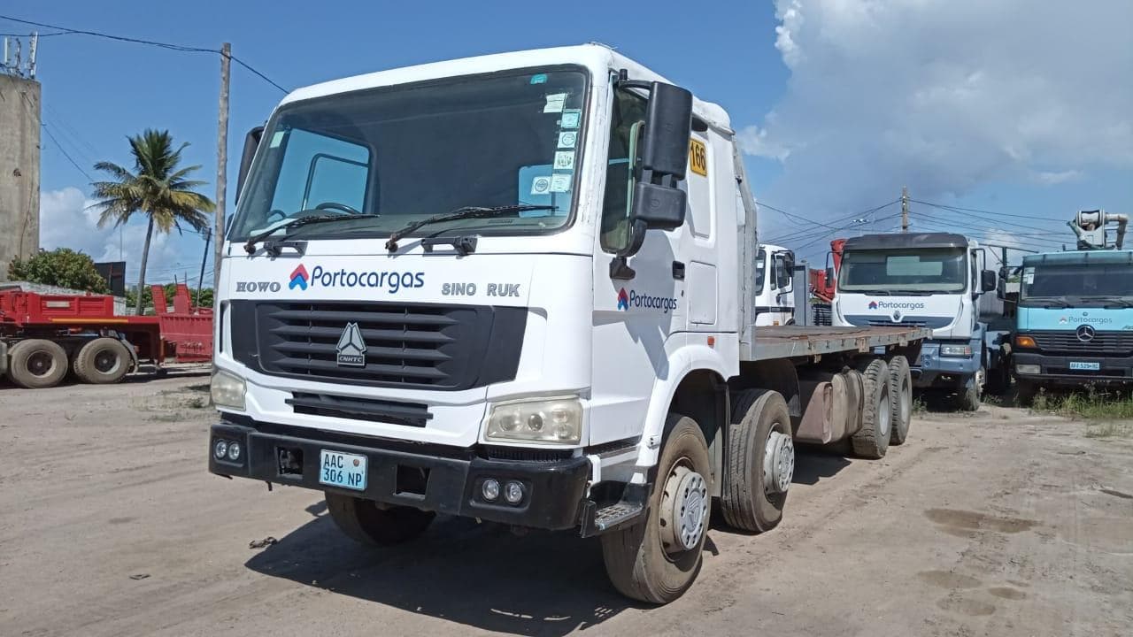 Camião Sinotruk Howo · 2013 — imagen 1