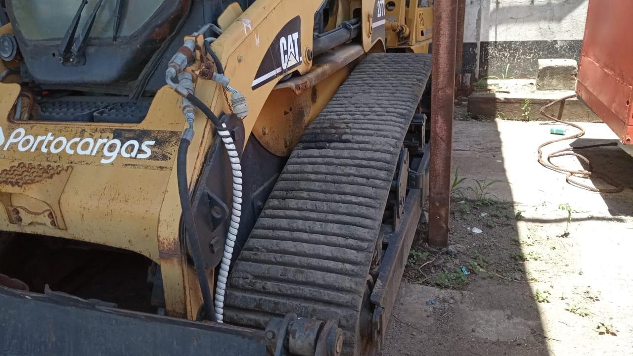 Mini carregadeira Caterpillar 277B — imagen 7