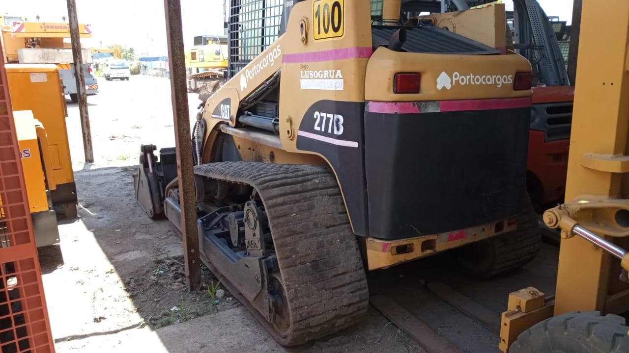 Mini carregadeira Caterpillar 277B — imagen 3