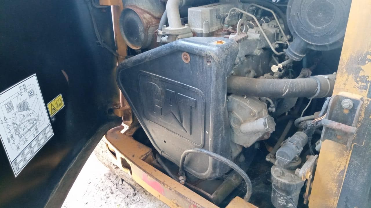 Mini carregadeira Caterpillar 277B — imagen 8