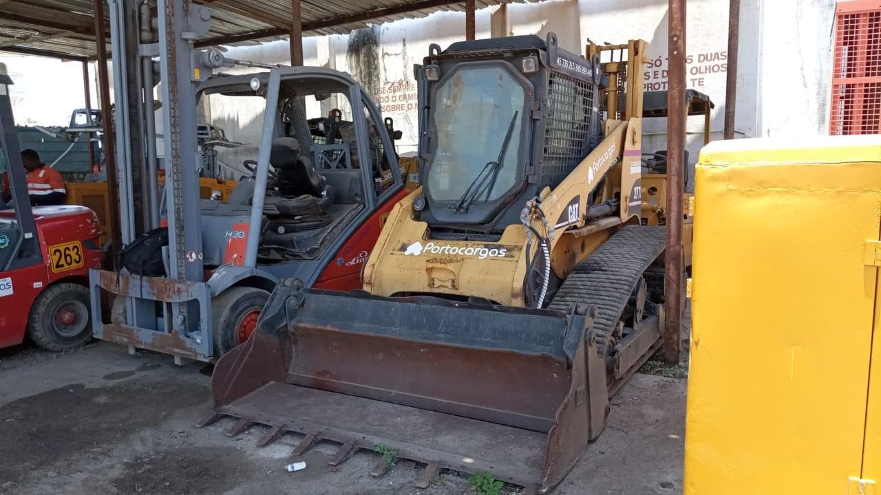 Mini carregadeira Caterpillar 277B — imagen 2