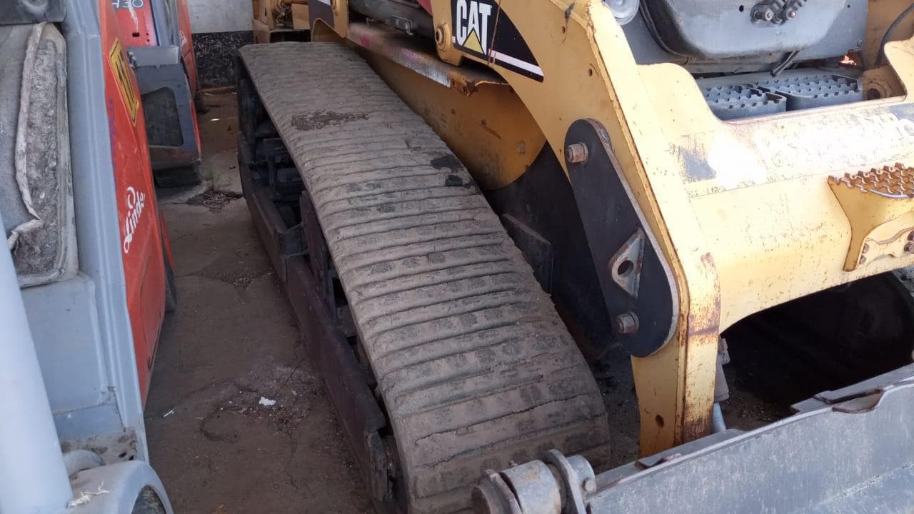 Mini carregadeira Caterpillar 277B — imagen 5